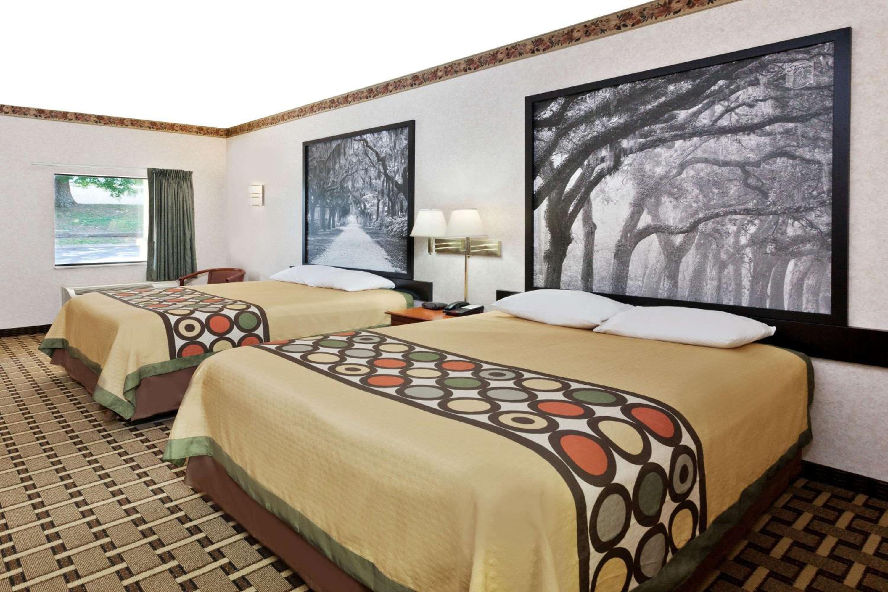 Queen Room with Two Queen Beds - Non-Smoking - Photo 1