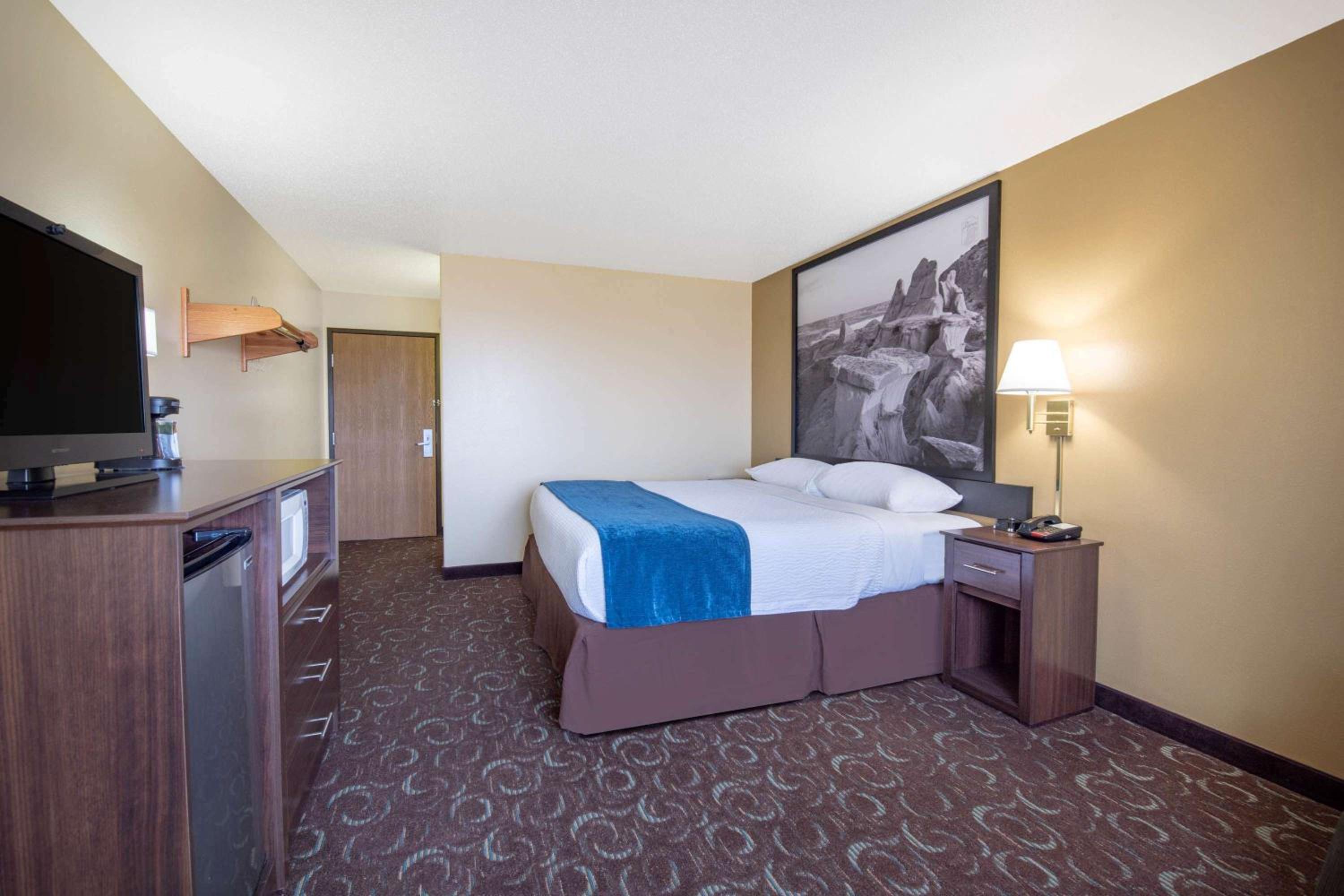 King Room - Disability Access/Non-Smoking photo 2