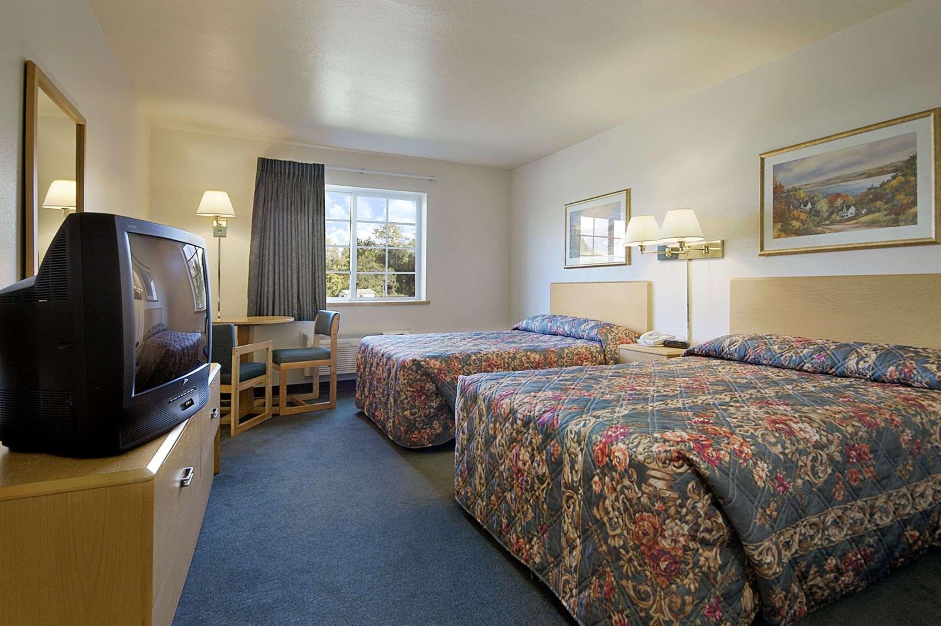 Double Room with Two Double Beds - Non-Smoking - Photo 1