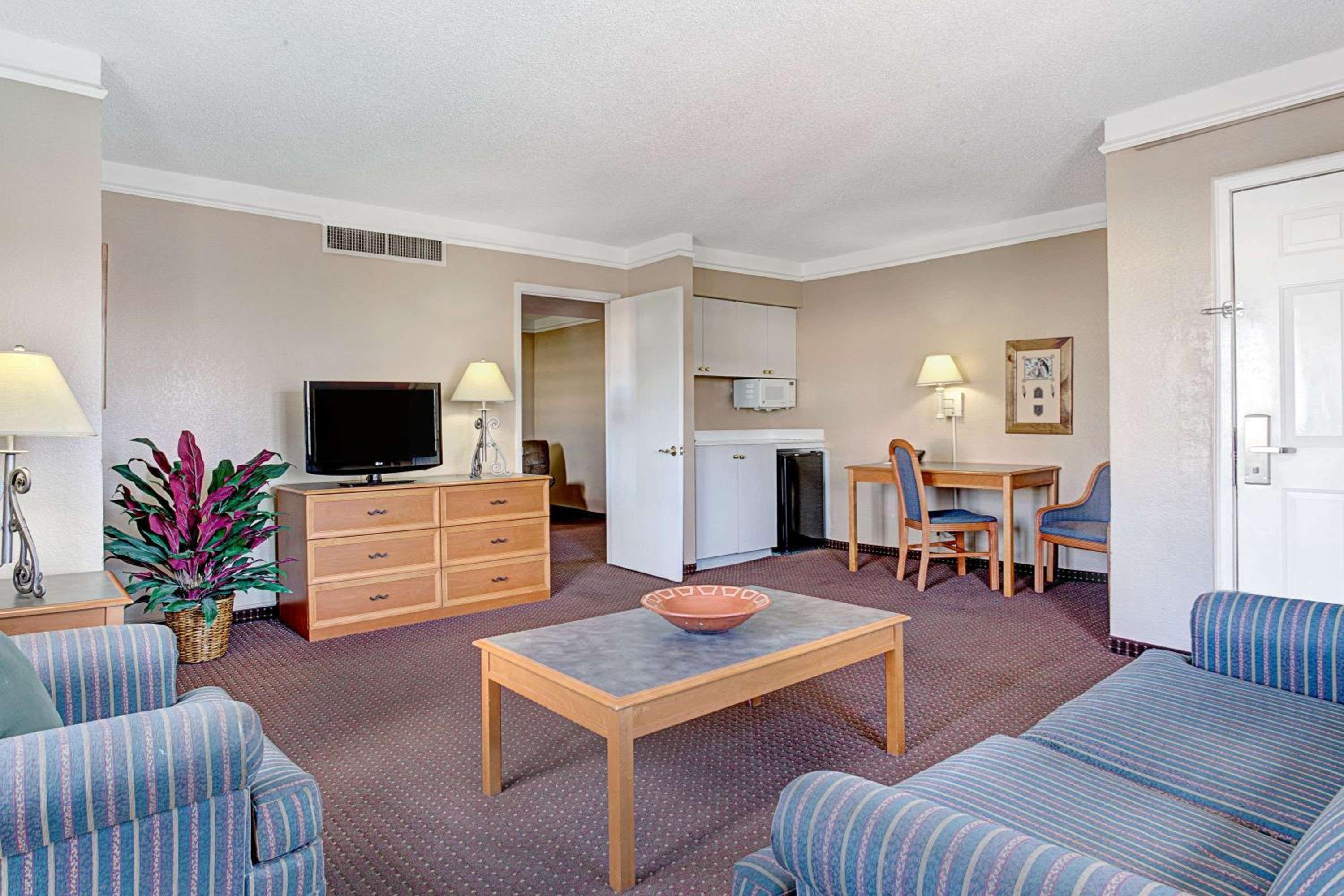 Studio Suite with Two Queen Beds - Non-Smoking - Photo 1