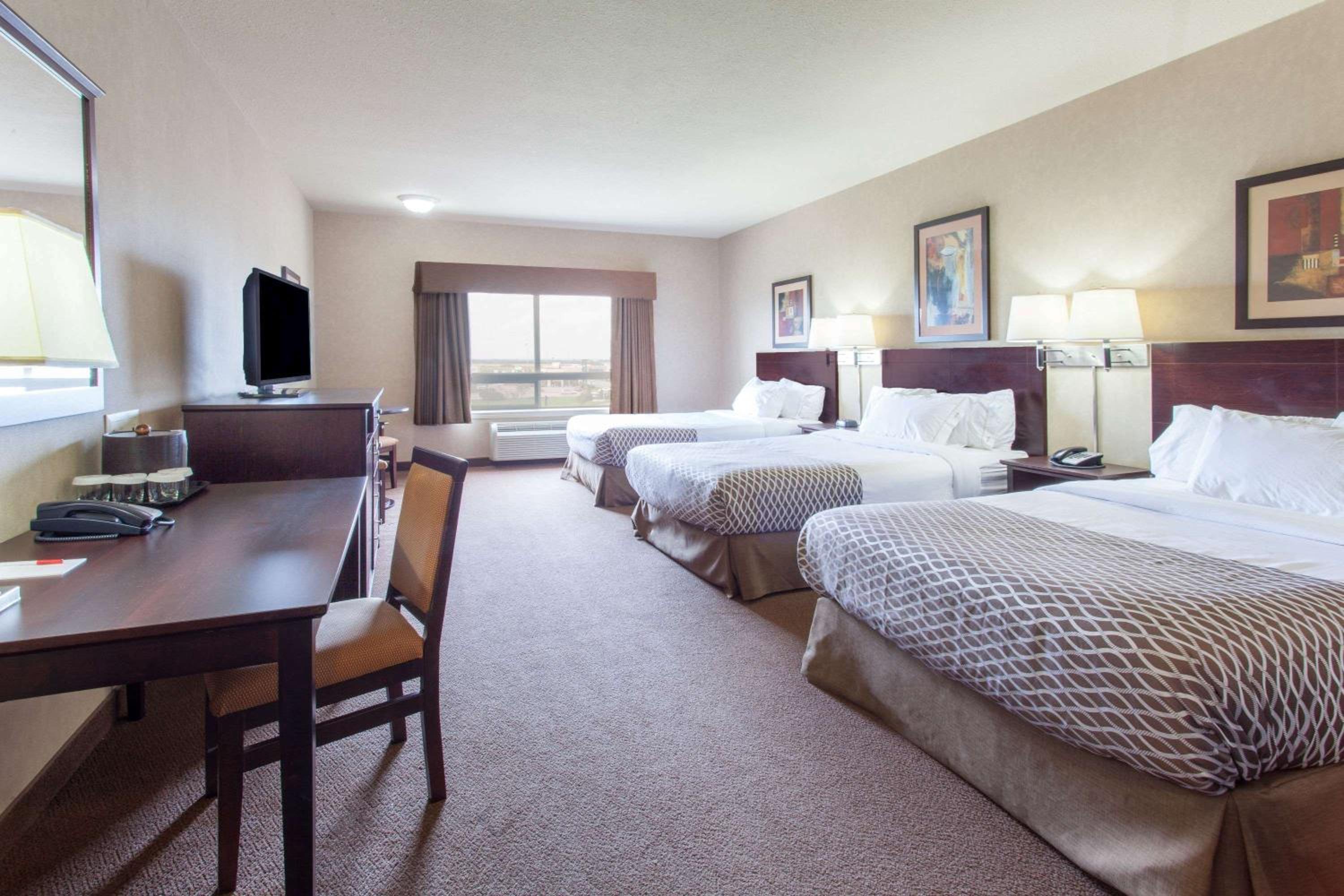 Superior Double Room with Three Double Beds - Non-Smoking - Photo 1
