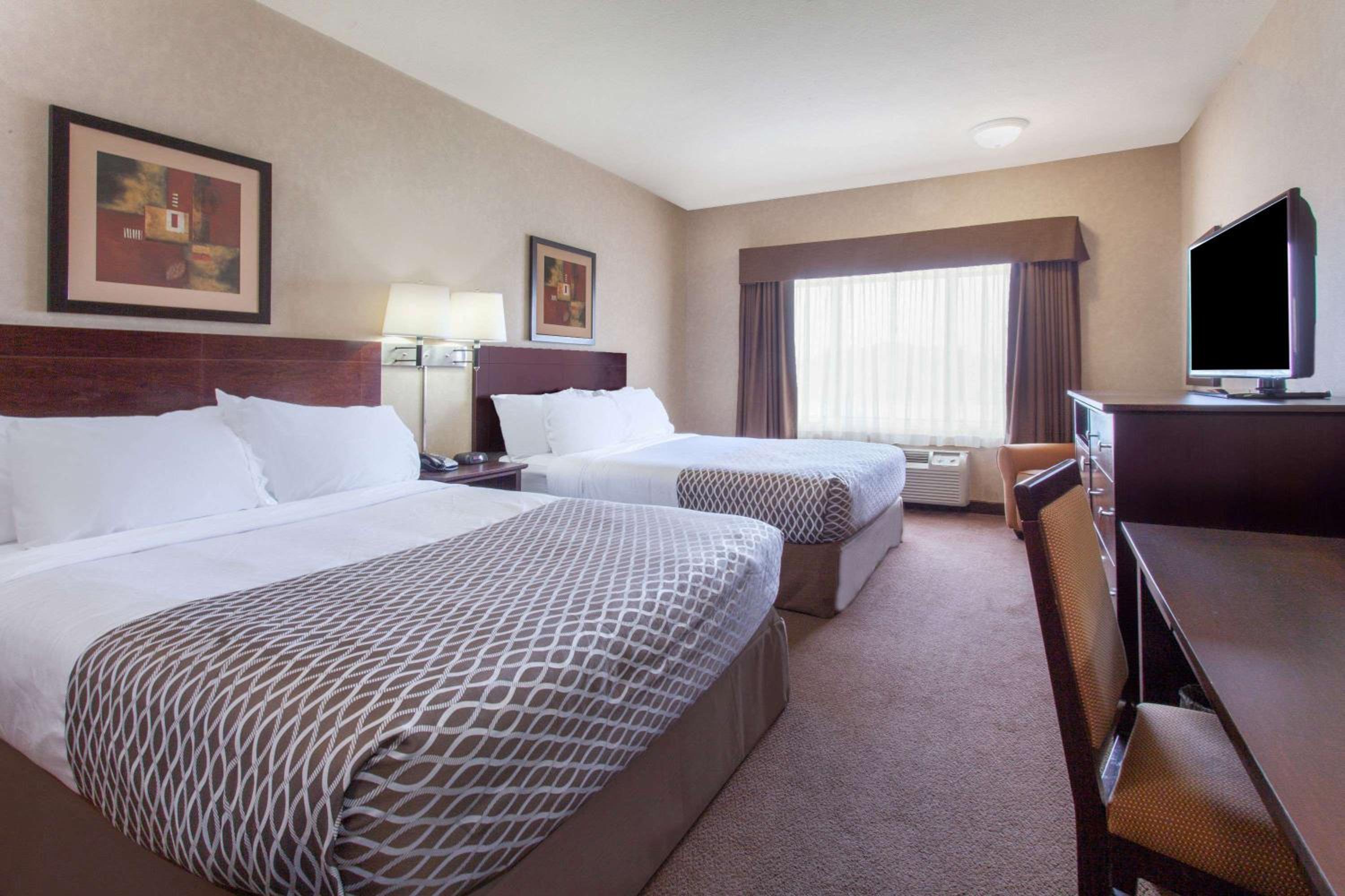 Queen Room with Two Queen Beds - Non-Smoking - Photo 1