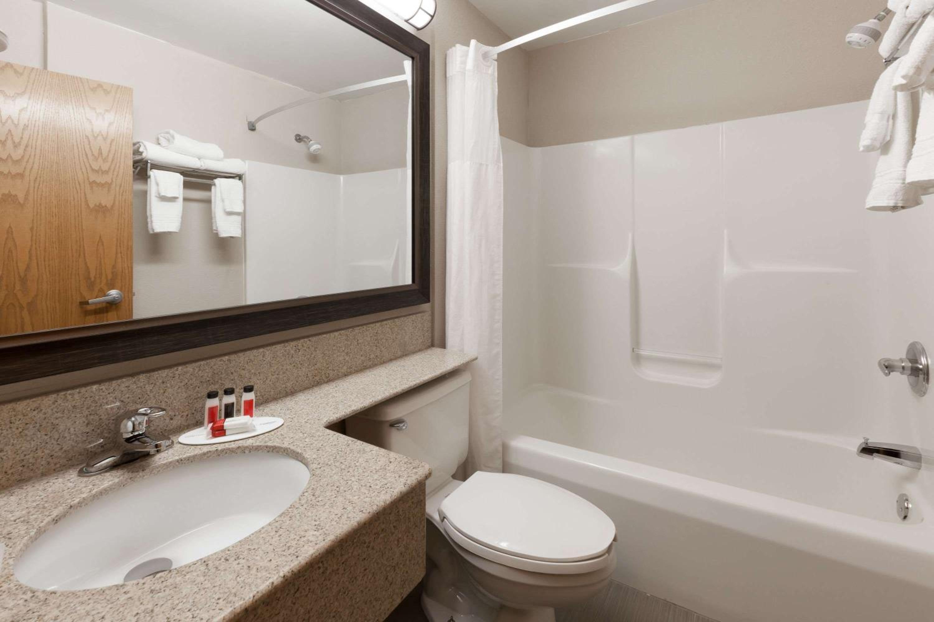 One-Room King Suite - Non-Smoking - Photo 3