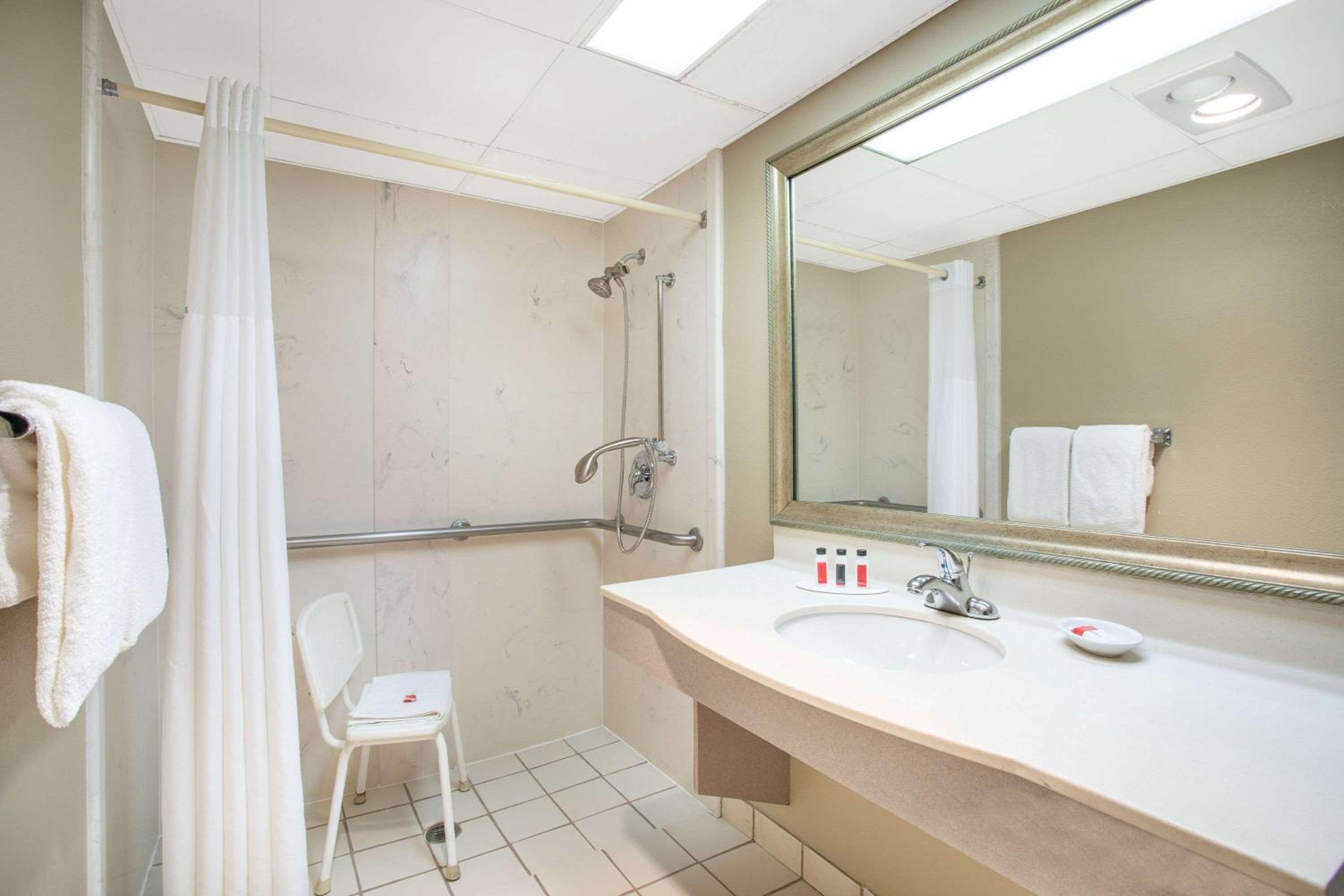 Double Room - Disability Access/Non-Smoking - Photo 5