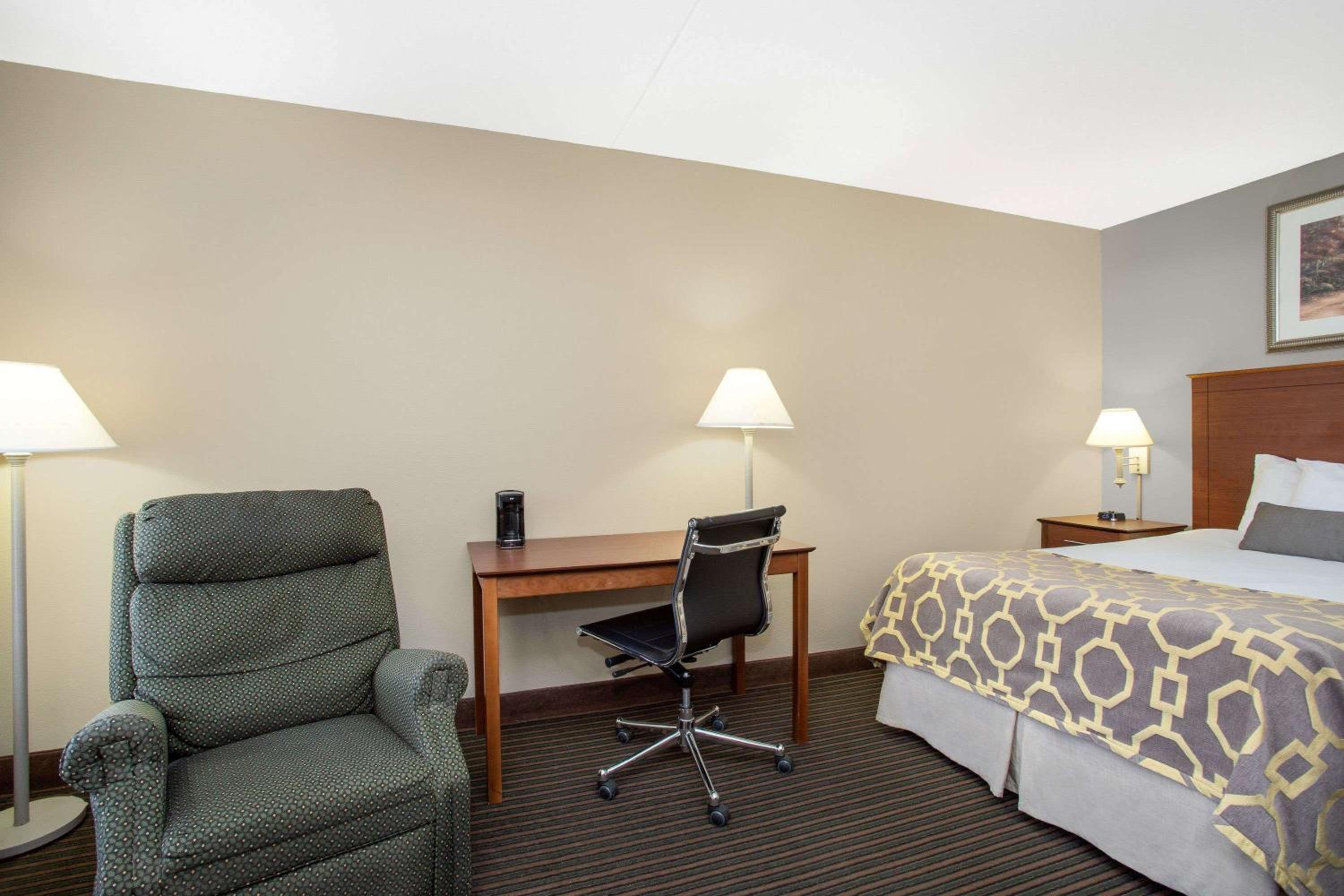 King Suite with Spa Bath - Non-Smoking - Photo 4