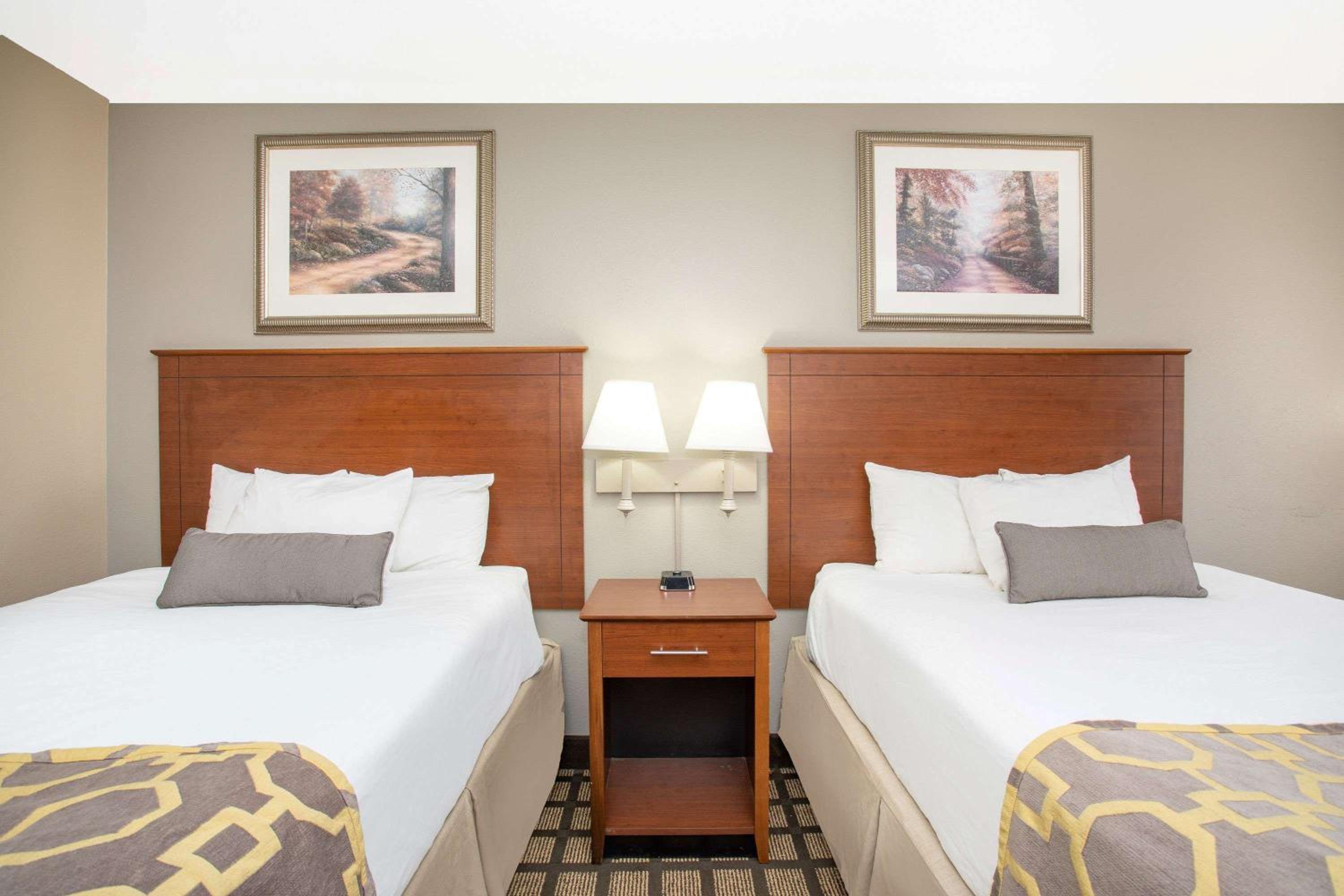 Double Room with Two Double Beds - Non-Smoking - Photo 1
