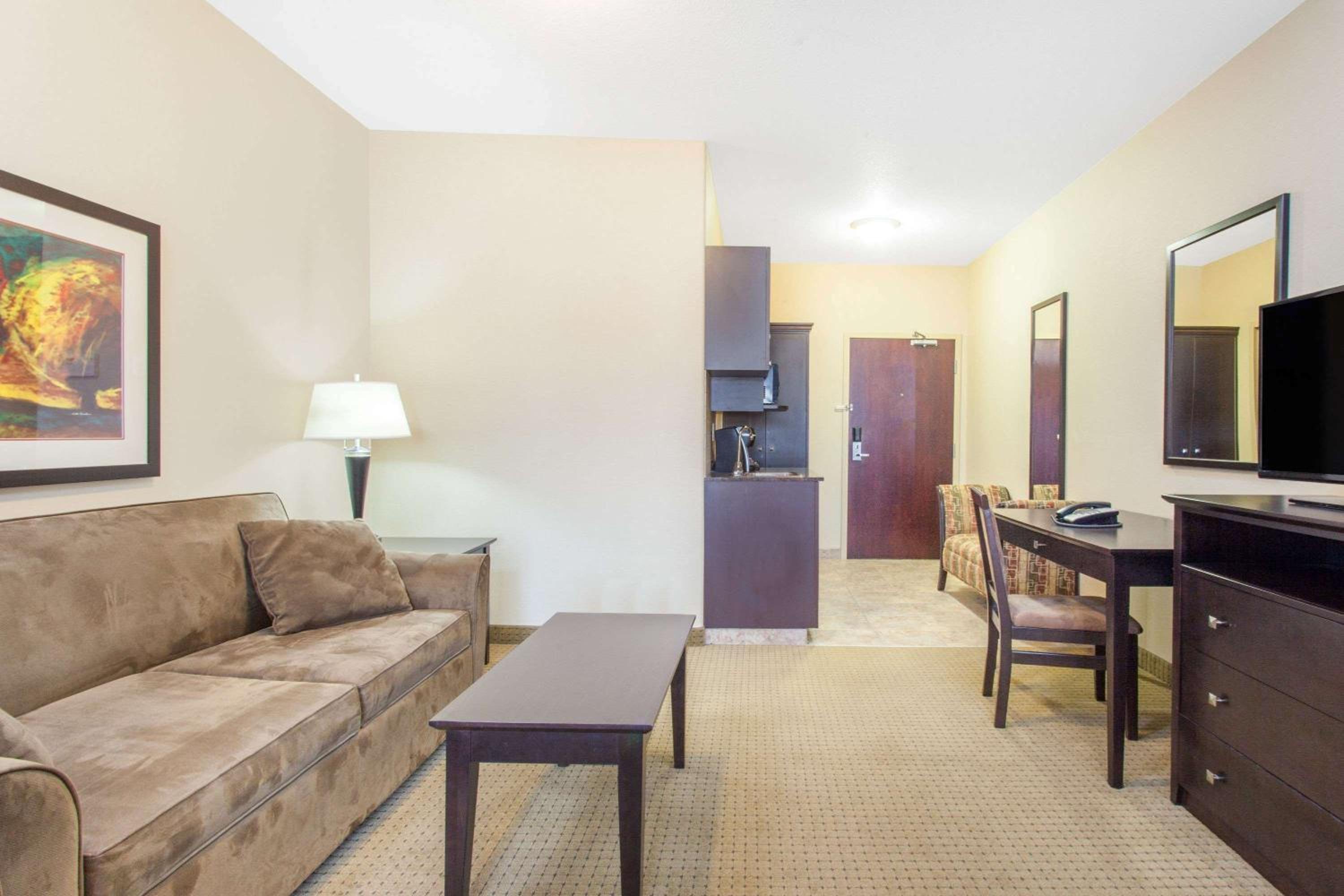 Deluxe King Suite - Photo 1
