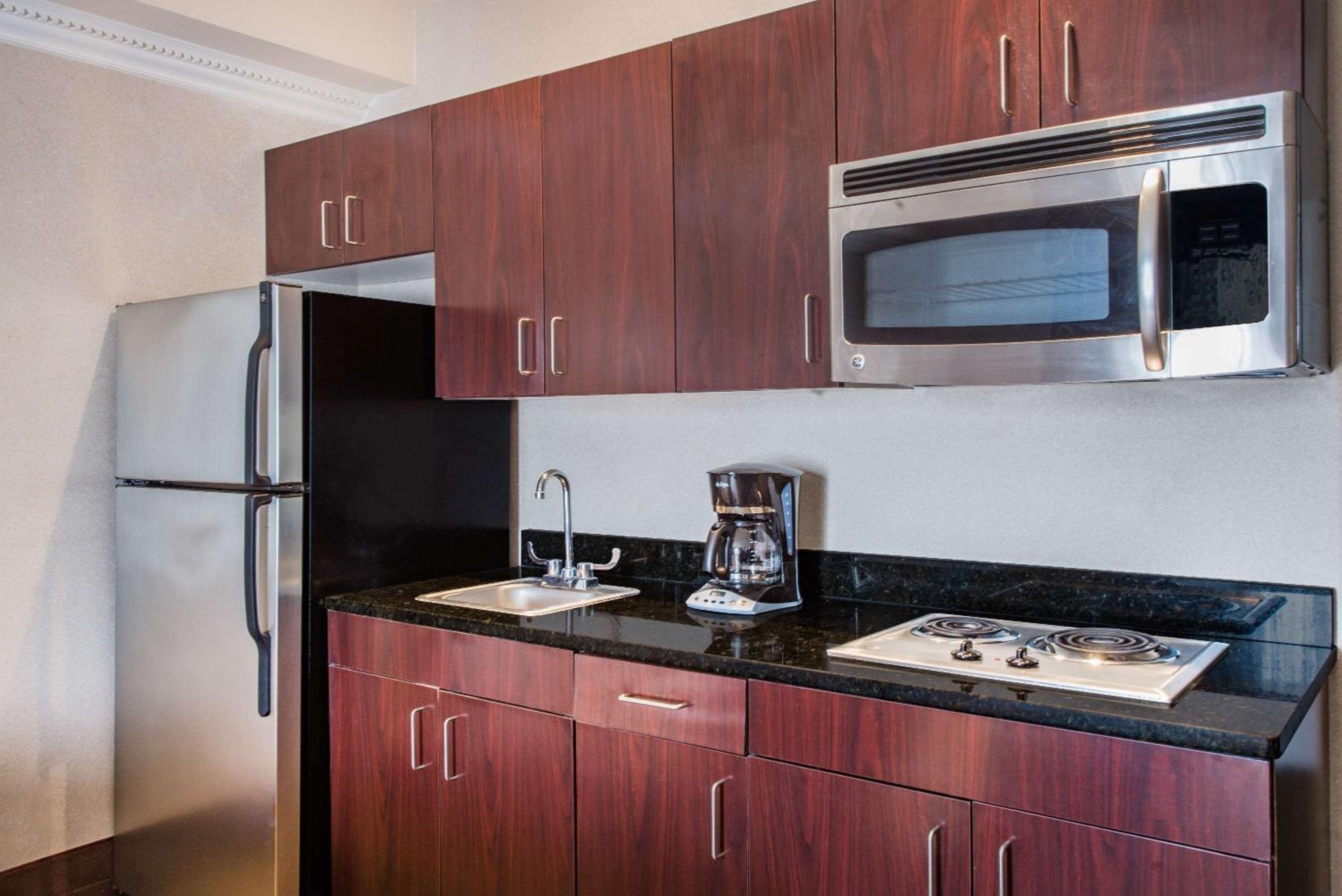 King Studio Suite - Non-Smoking - Photo 6