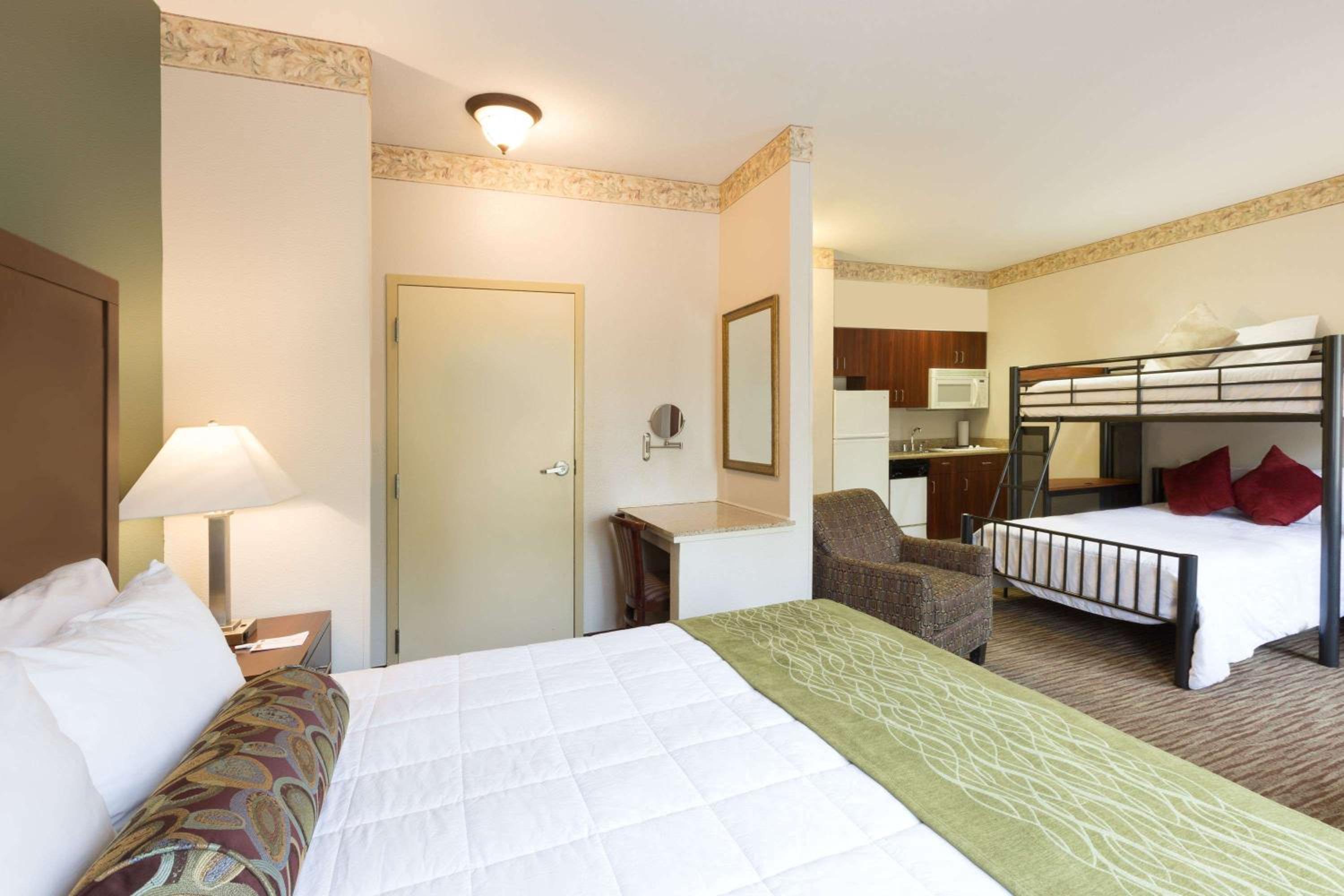 Family Suite with Bunk Bed - Non-Smoking - Photo 2