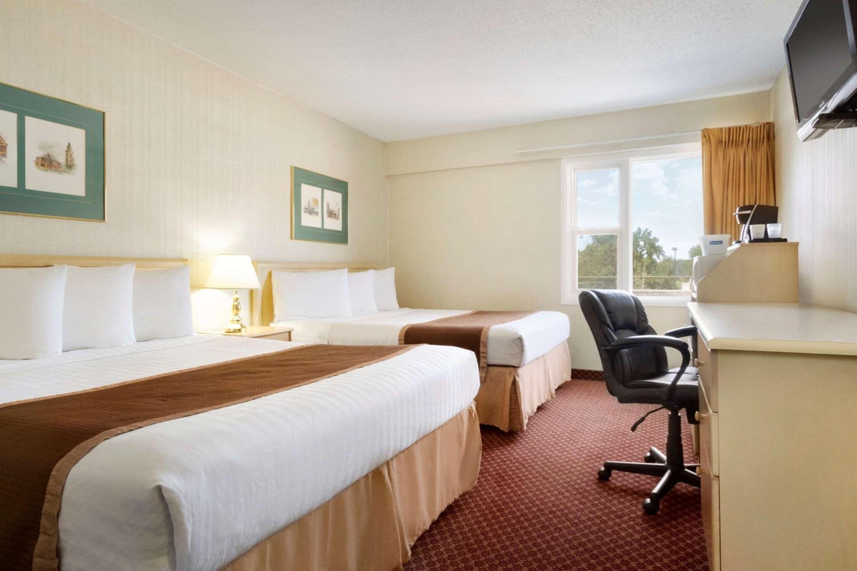 Suite with Two Double Beds - Non-Smoking photo 1