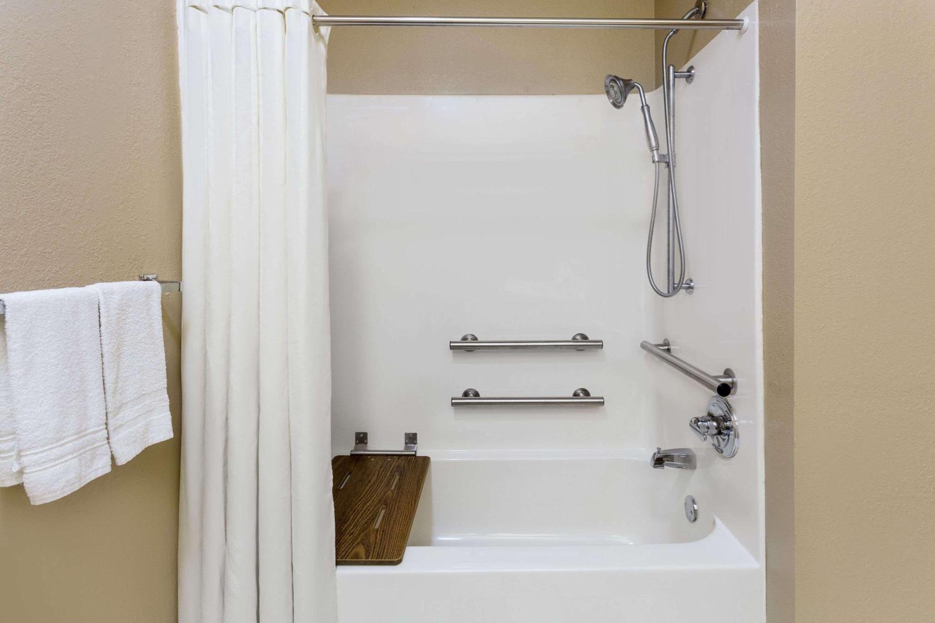 Double Room - Mobility Access/Non-Smoking - Photo 2