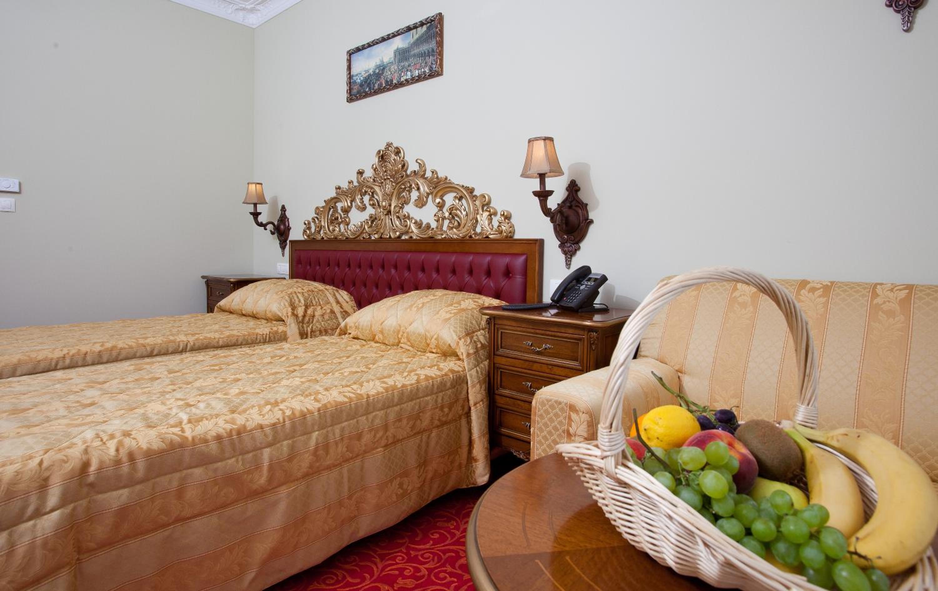 Standard Twin Room - Photo 13