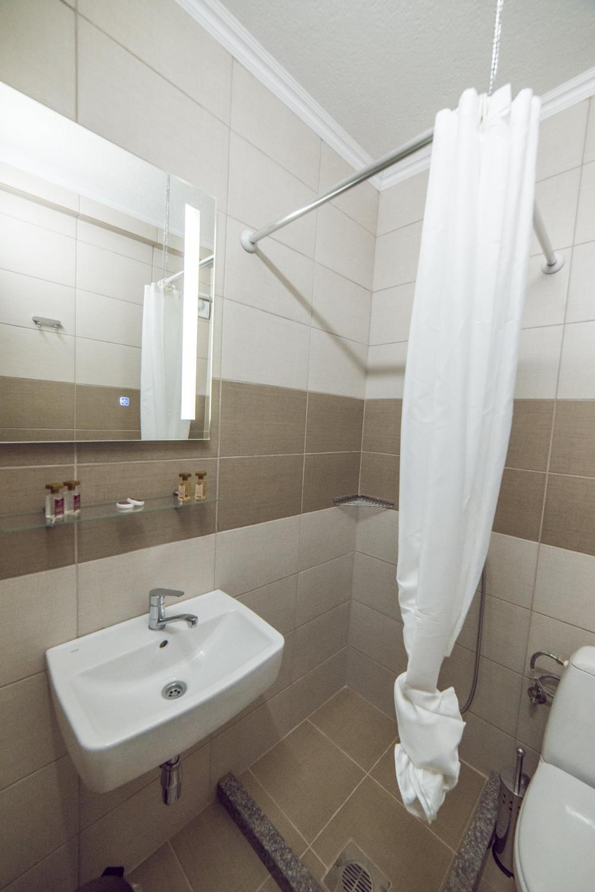 One-Bedroom Apartment photo 2