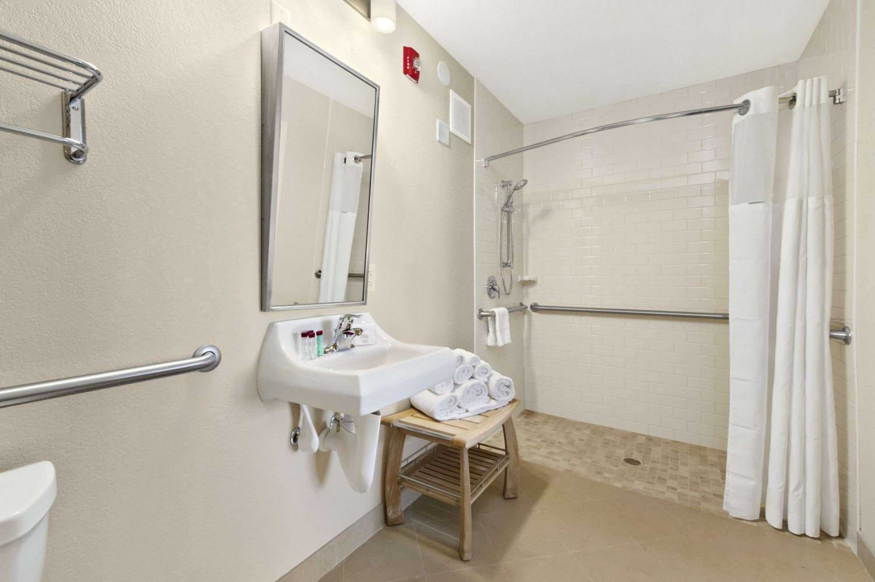 King Room - Mobility Access/Non-Smoking - Photo 3