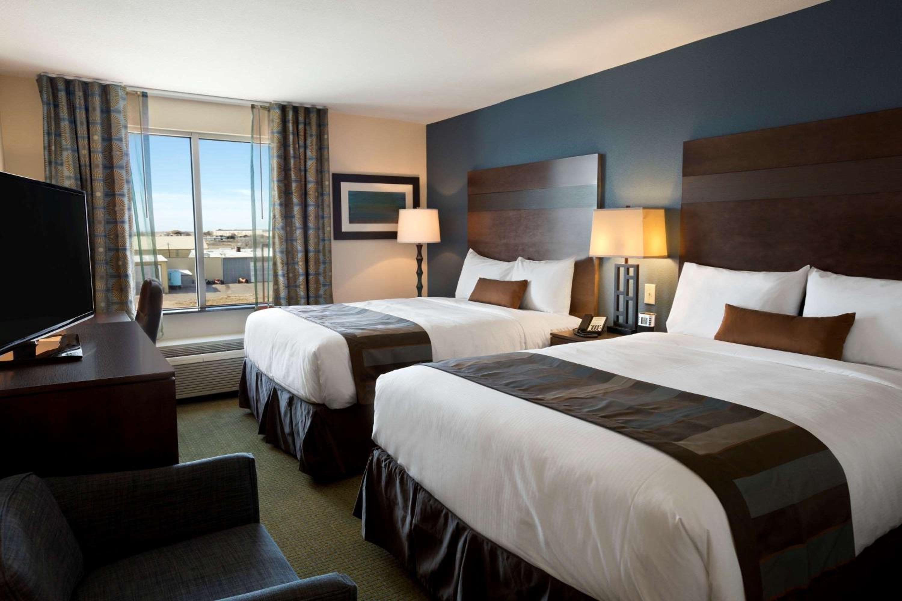 Queen Room with Two Queen Beds and Bath Tub with Grab Bars - Mobility Accessible/Non-Smoking