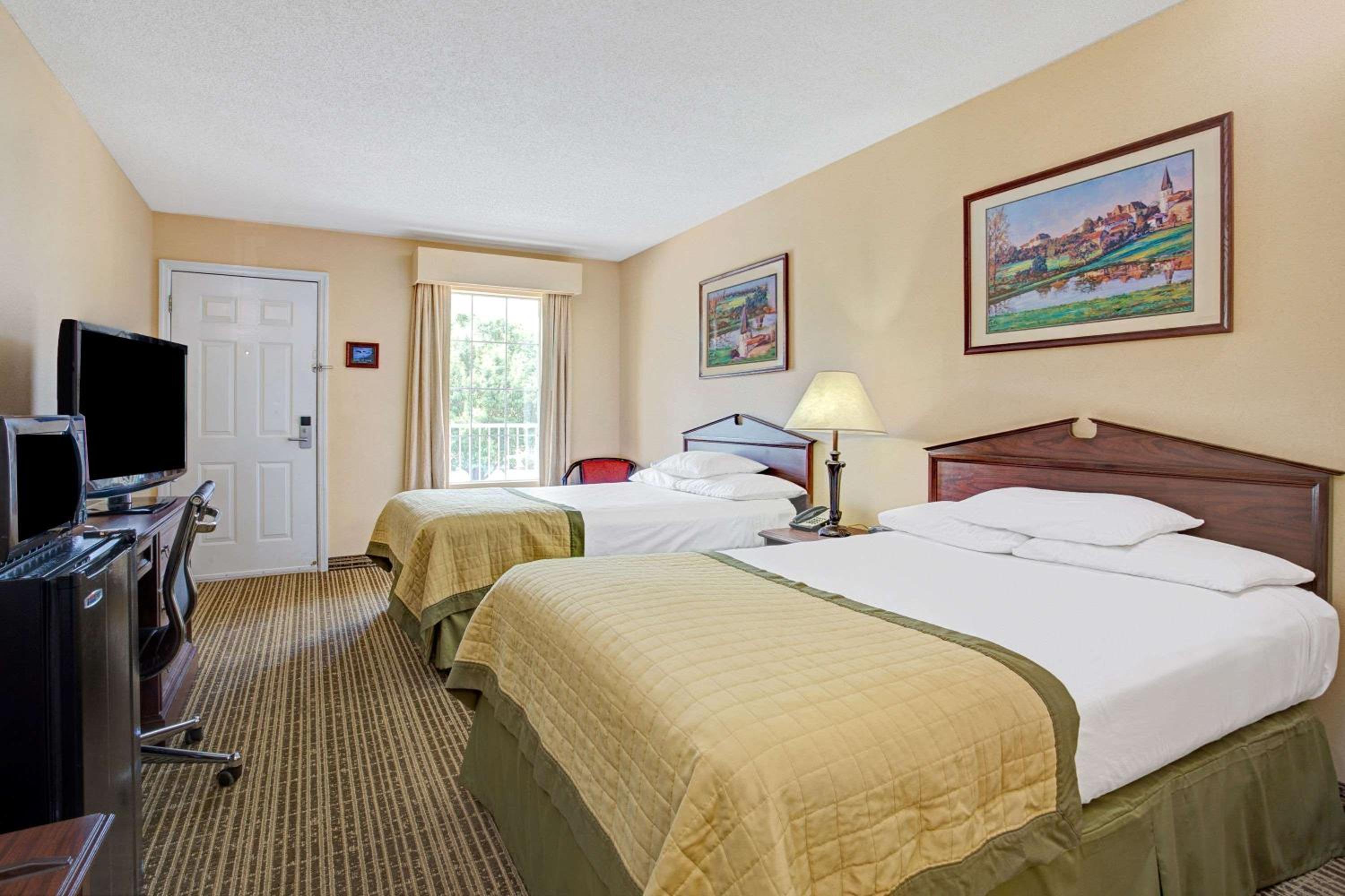 Queen Room with Two Queen Beds - Non-Smoking - Photo 1