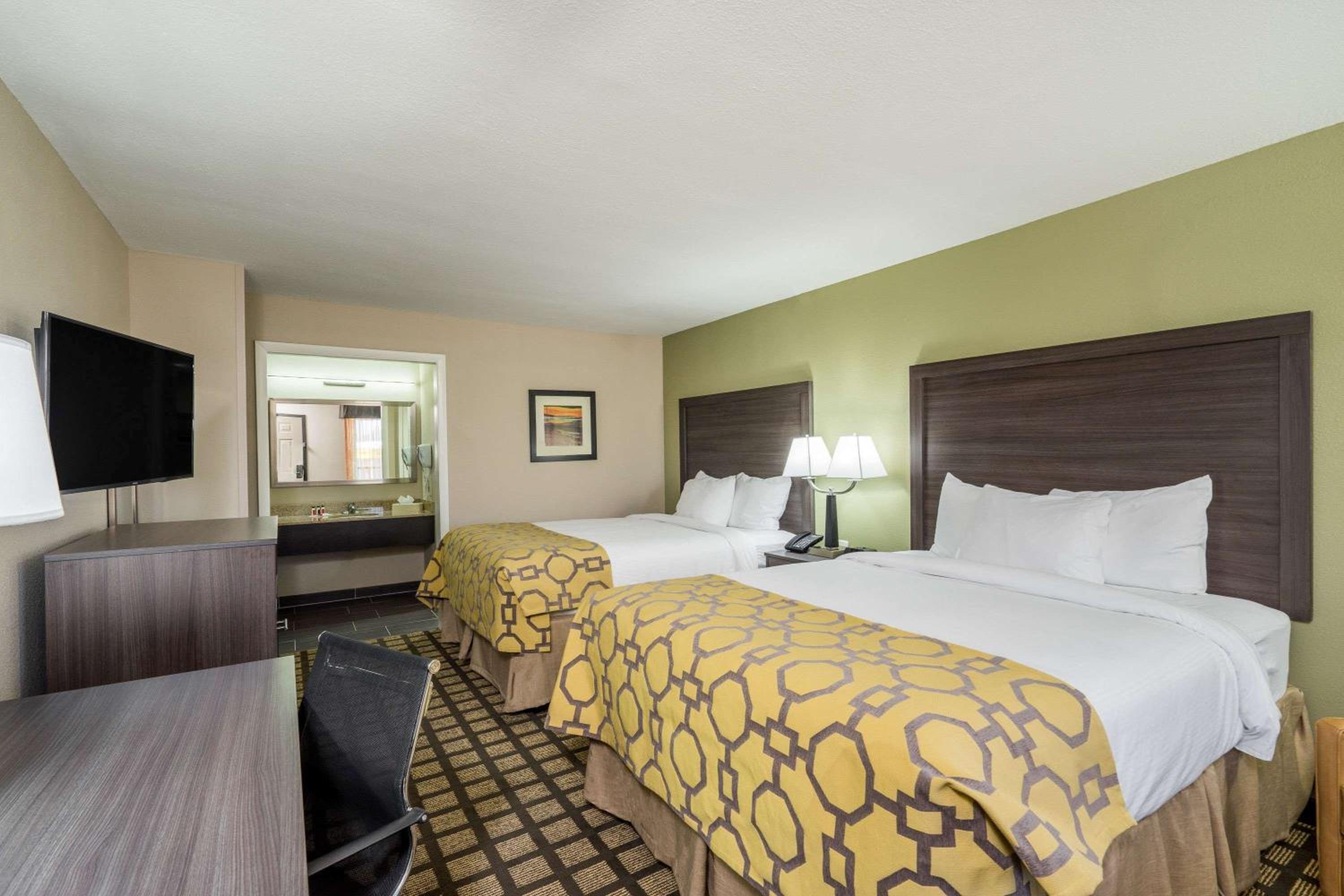 Double Room with Two Double Beds - Non-Smoking - Photo 2