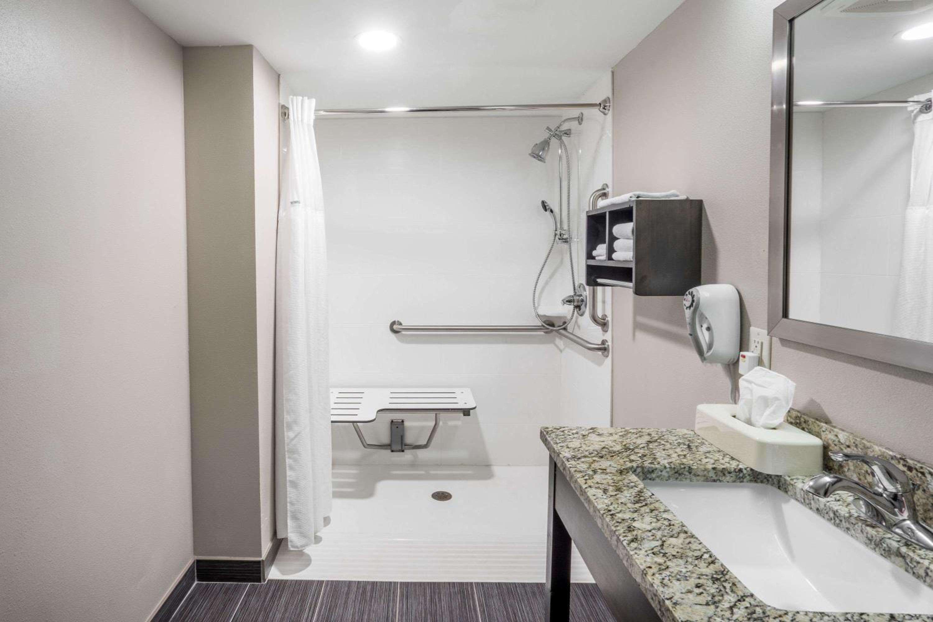 King Room - Disability Access/Non-Smoking - Photo 3