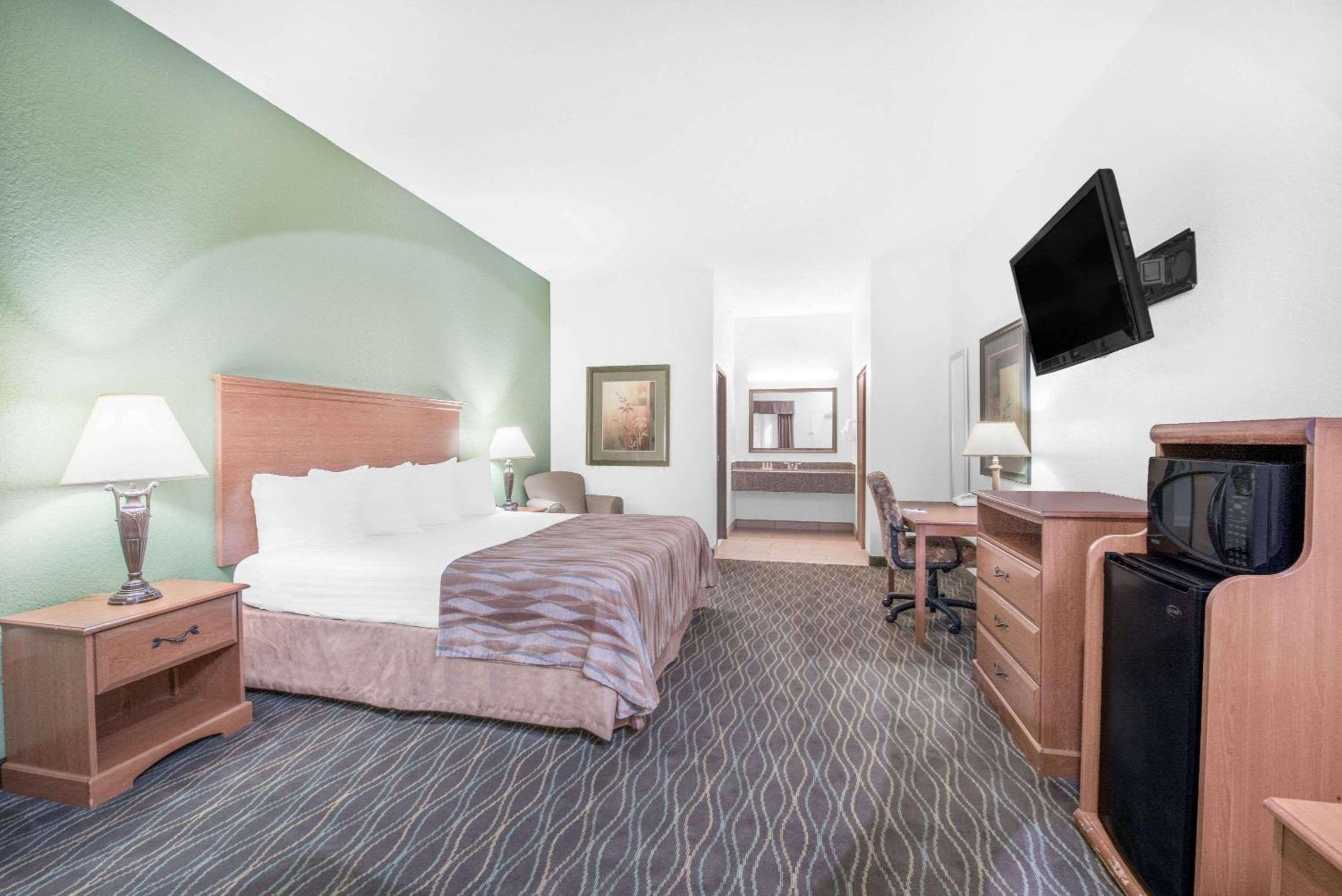 King Room - Non-Smoking - Photo 1