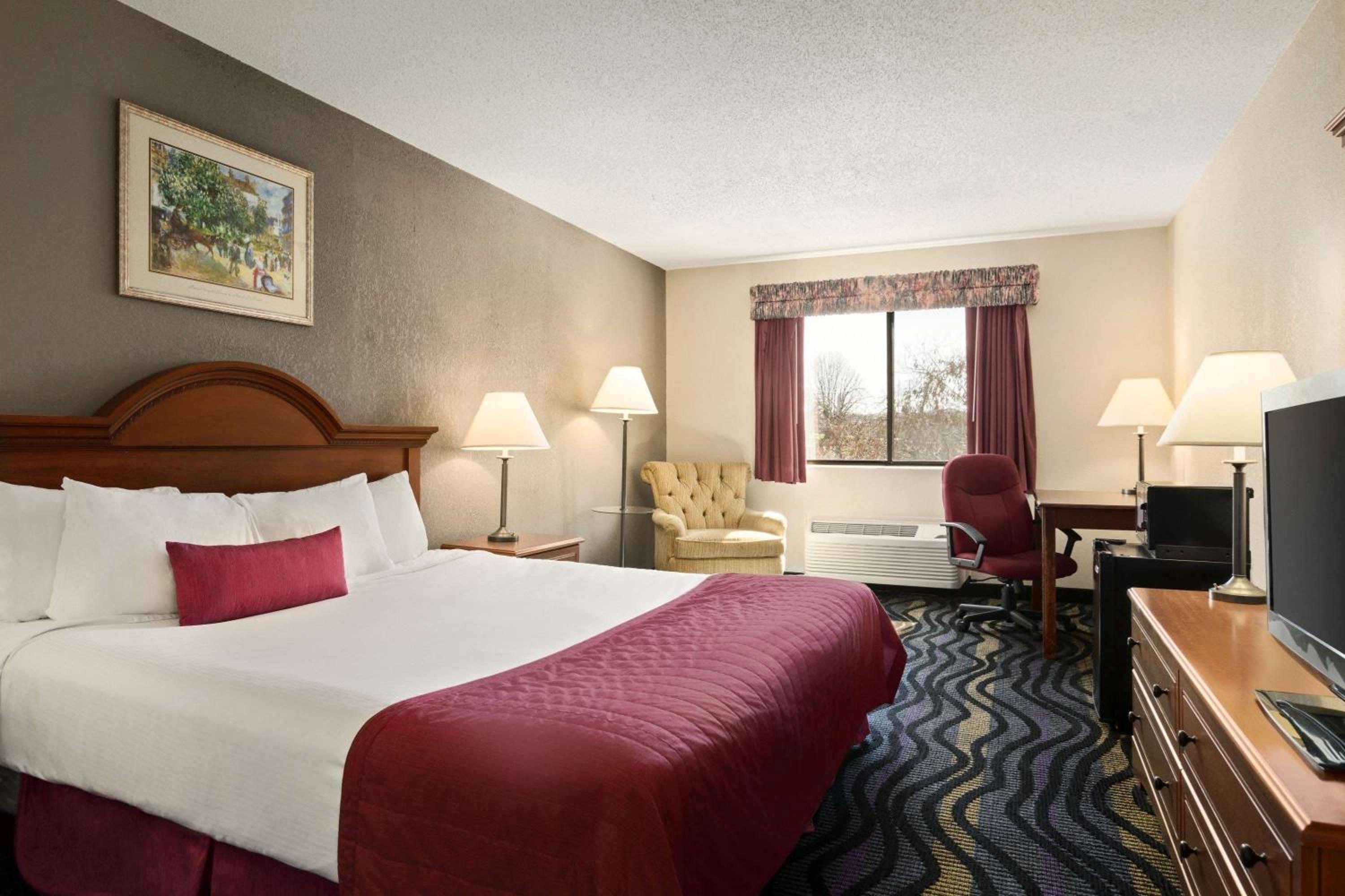 King Room - Non-Smoking - Photo 1