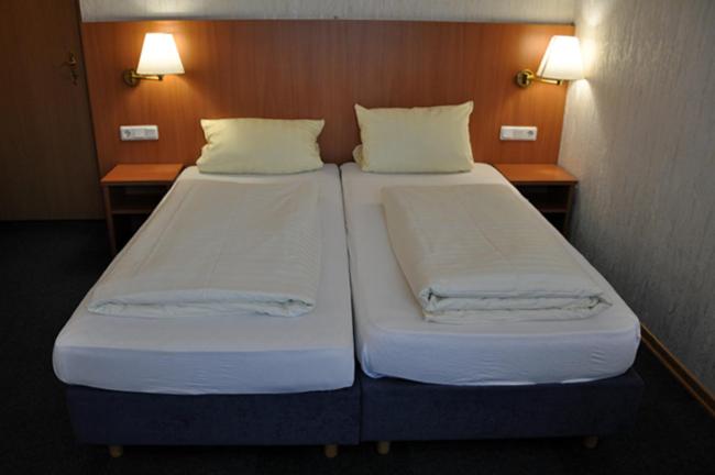Standard Double or Twin Room - Photo 4