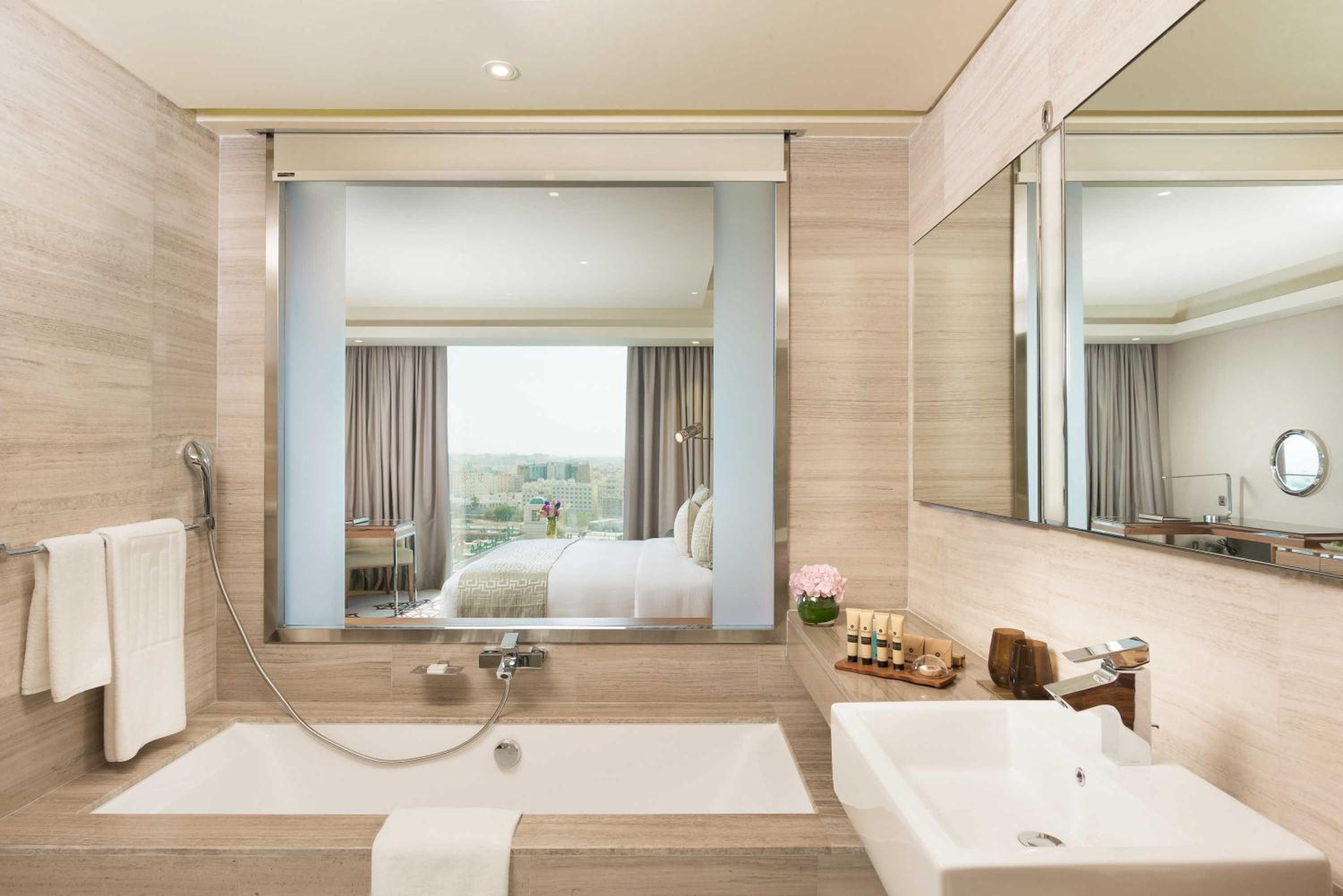 Club King Room with Executive Lounge Access - 30% discount in Spa, Food and Beverage, Early Check in at 10:00 am and Late checkout till 4 pm (Subject to Availability) photo 3