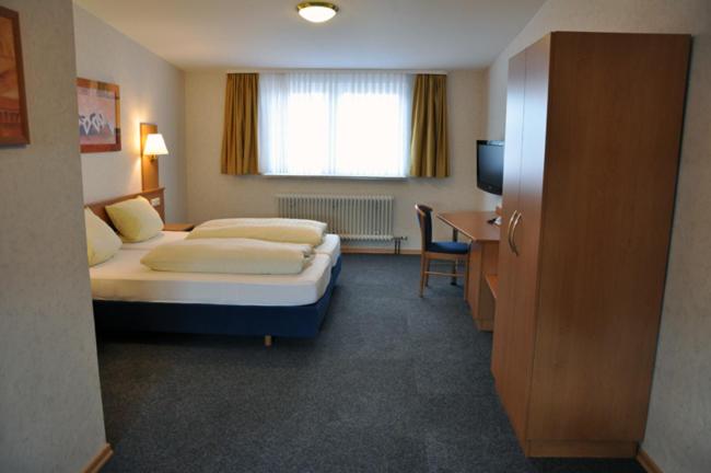 Standard Double or Twin Room - Photo 2