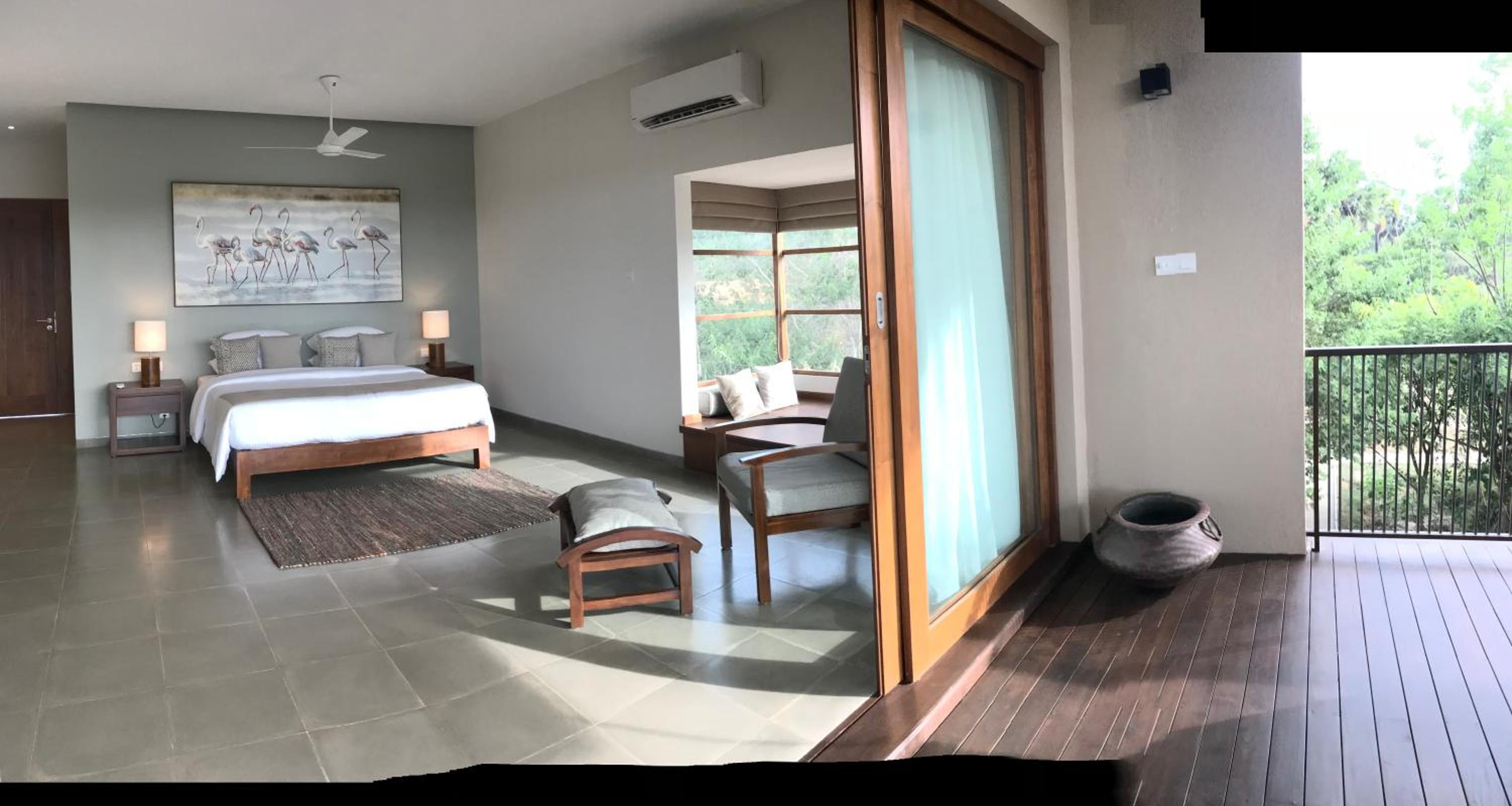 King Suite with Balcony photo 3