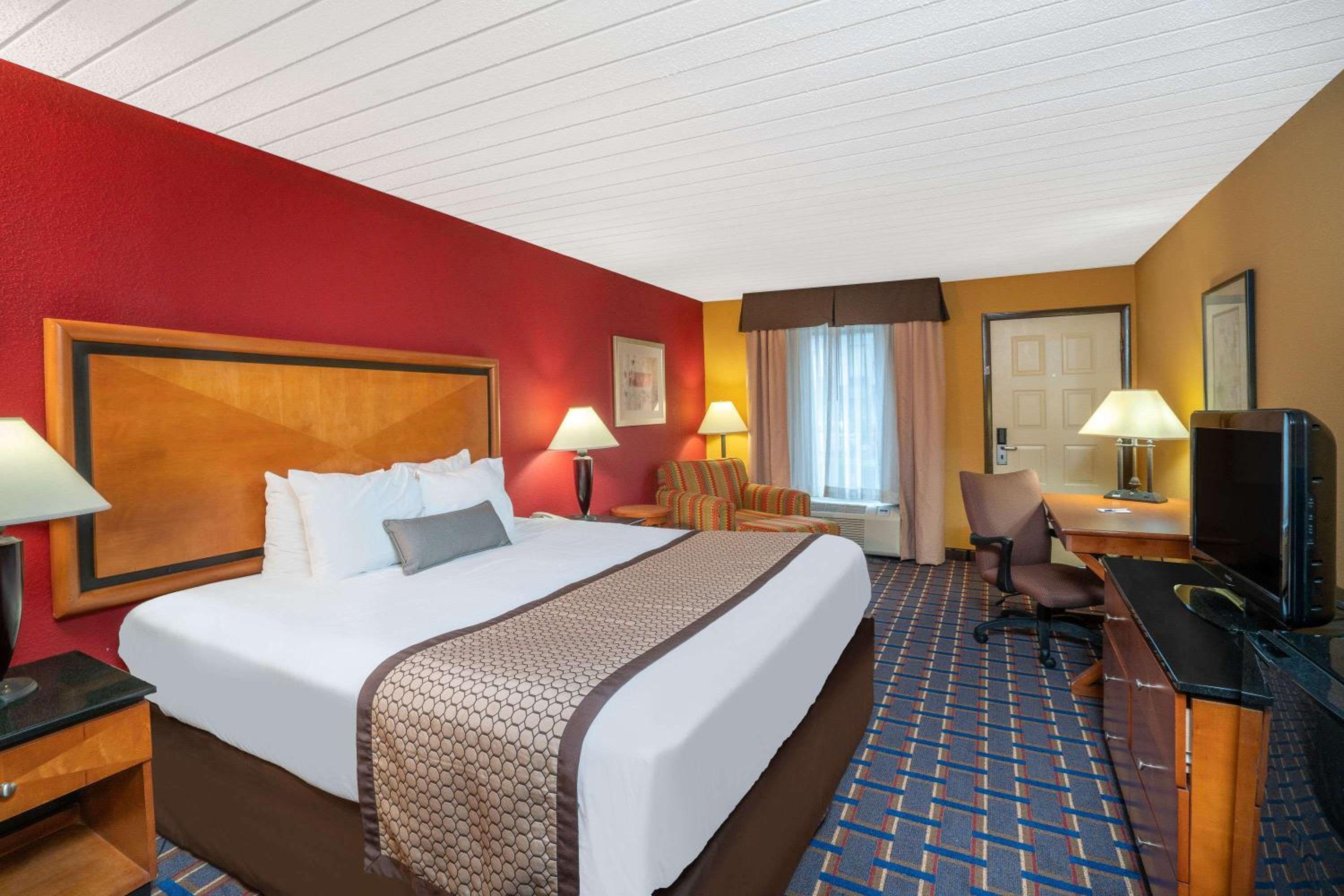 One-Bedroom King Suite - Non-Smoking - Photo 9