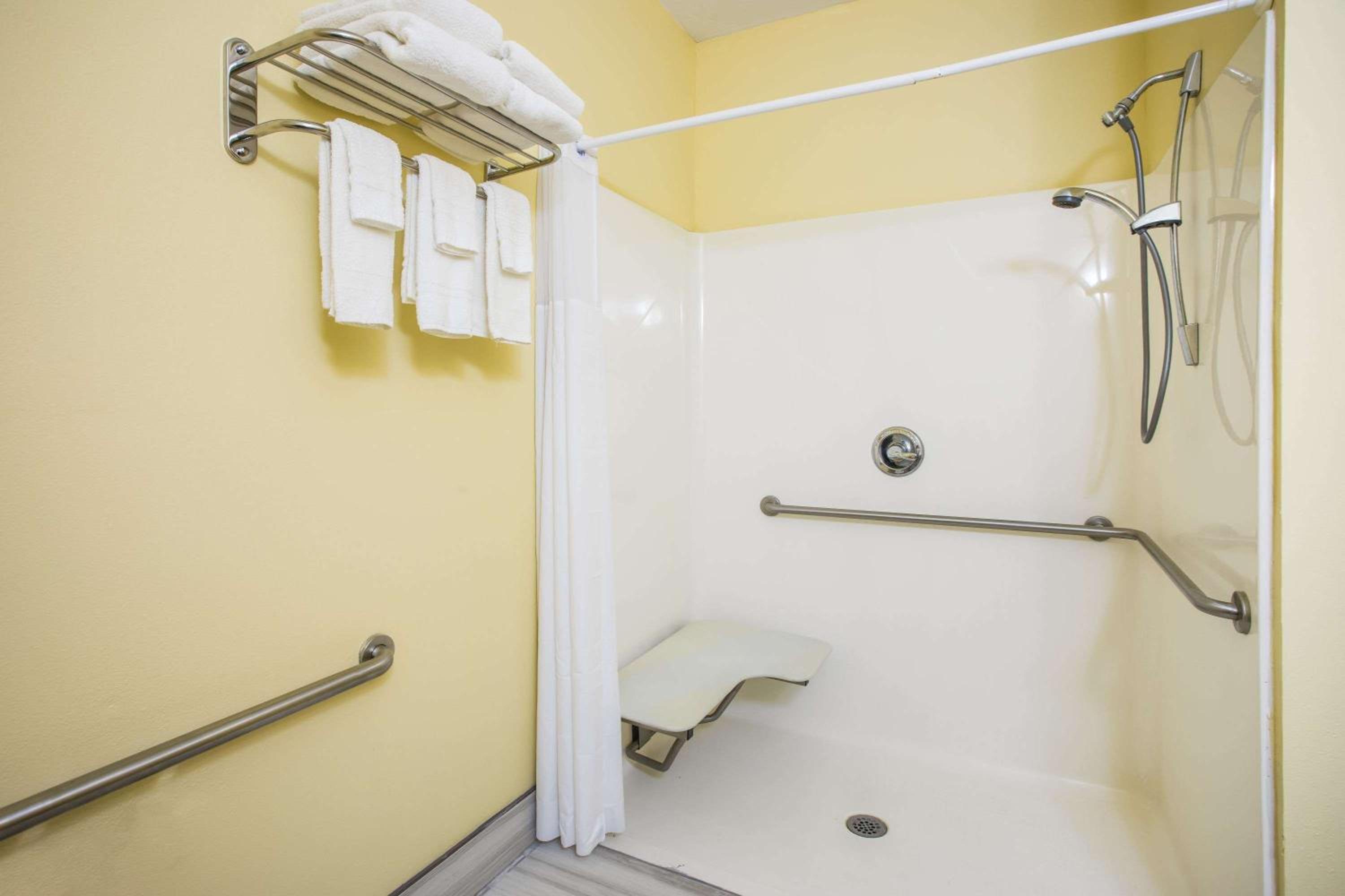 King Room - Mobility Access/Non-Smoking - Photo 3