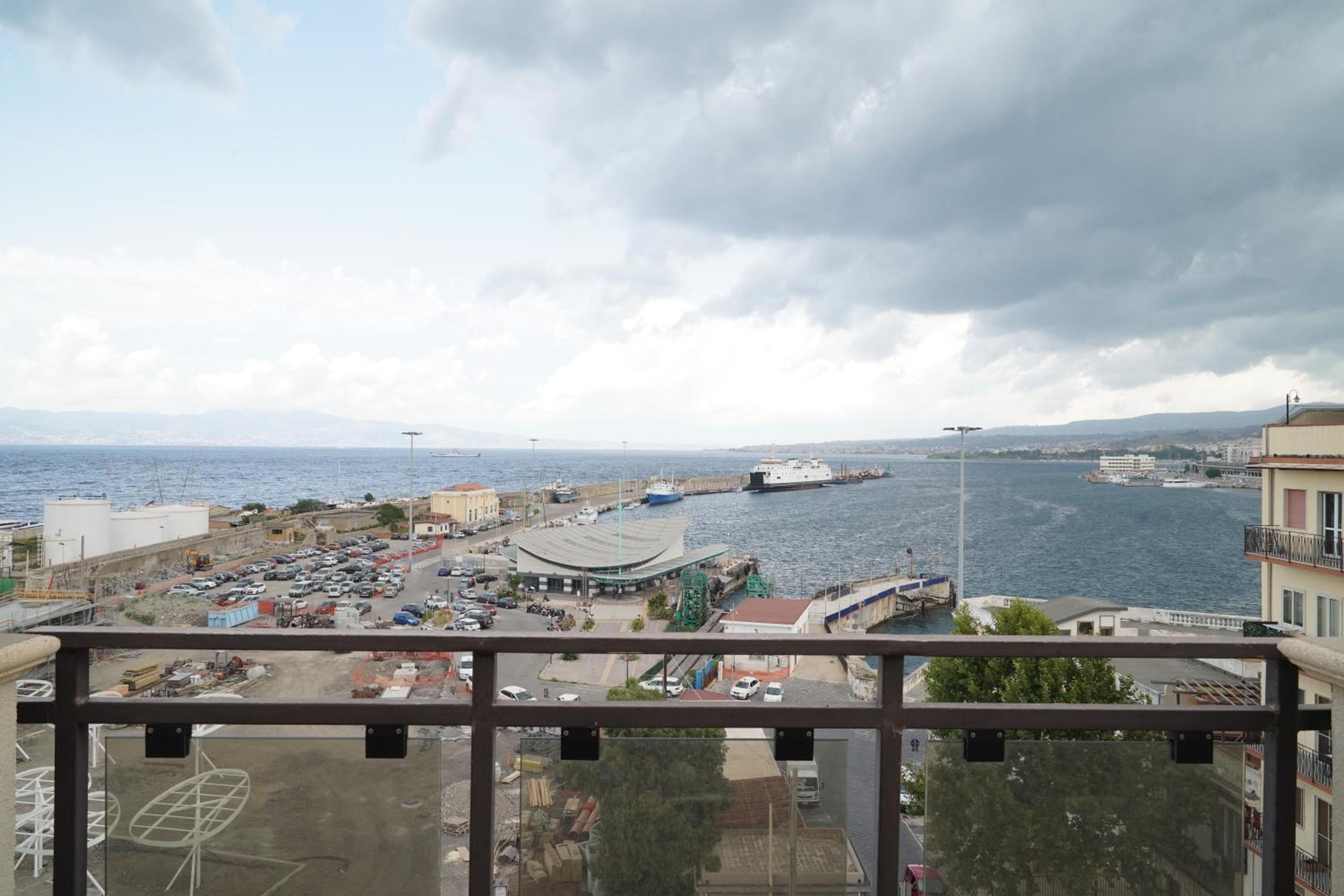 Suite with Sea View - Photo 8