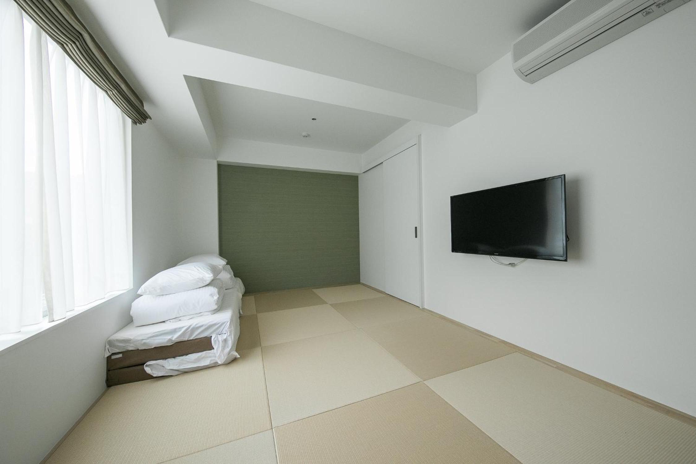 Japanese Style Family Room photo 2