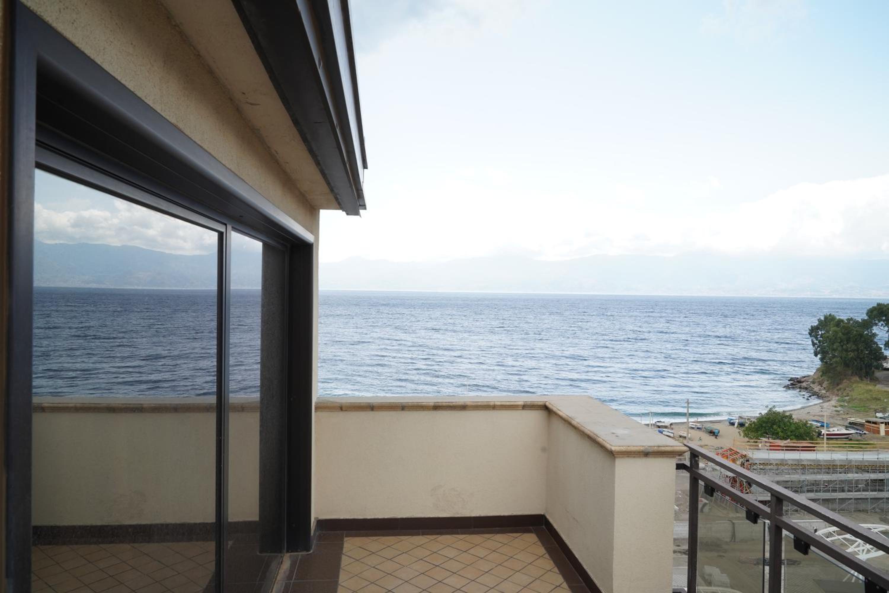 Suite with Sea View - Photo 14