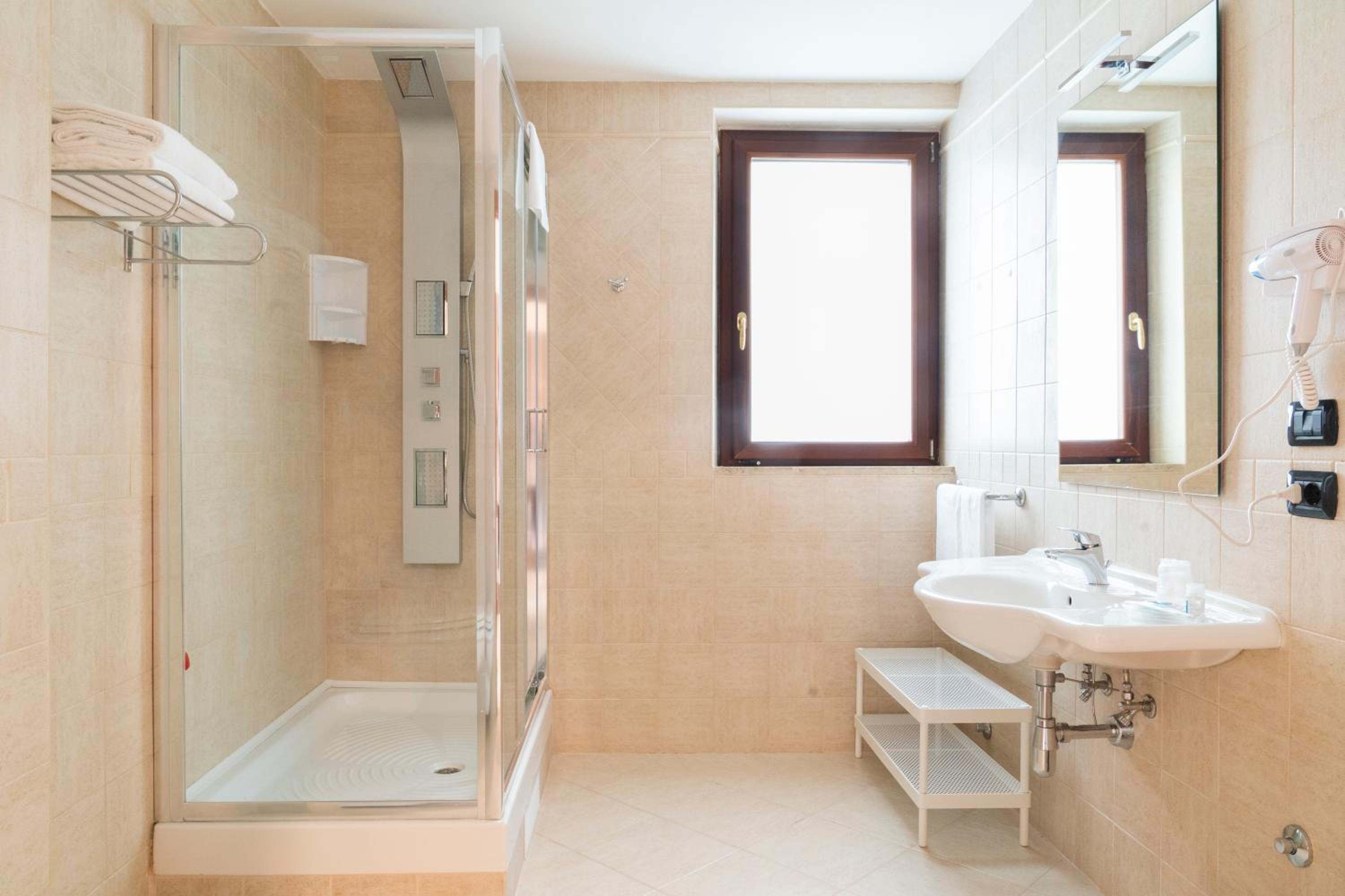 Suite with Sea View - Photo 12