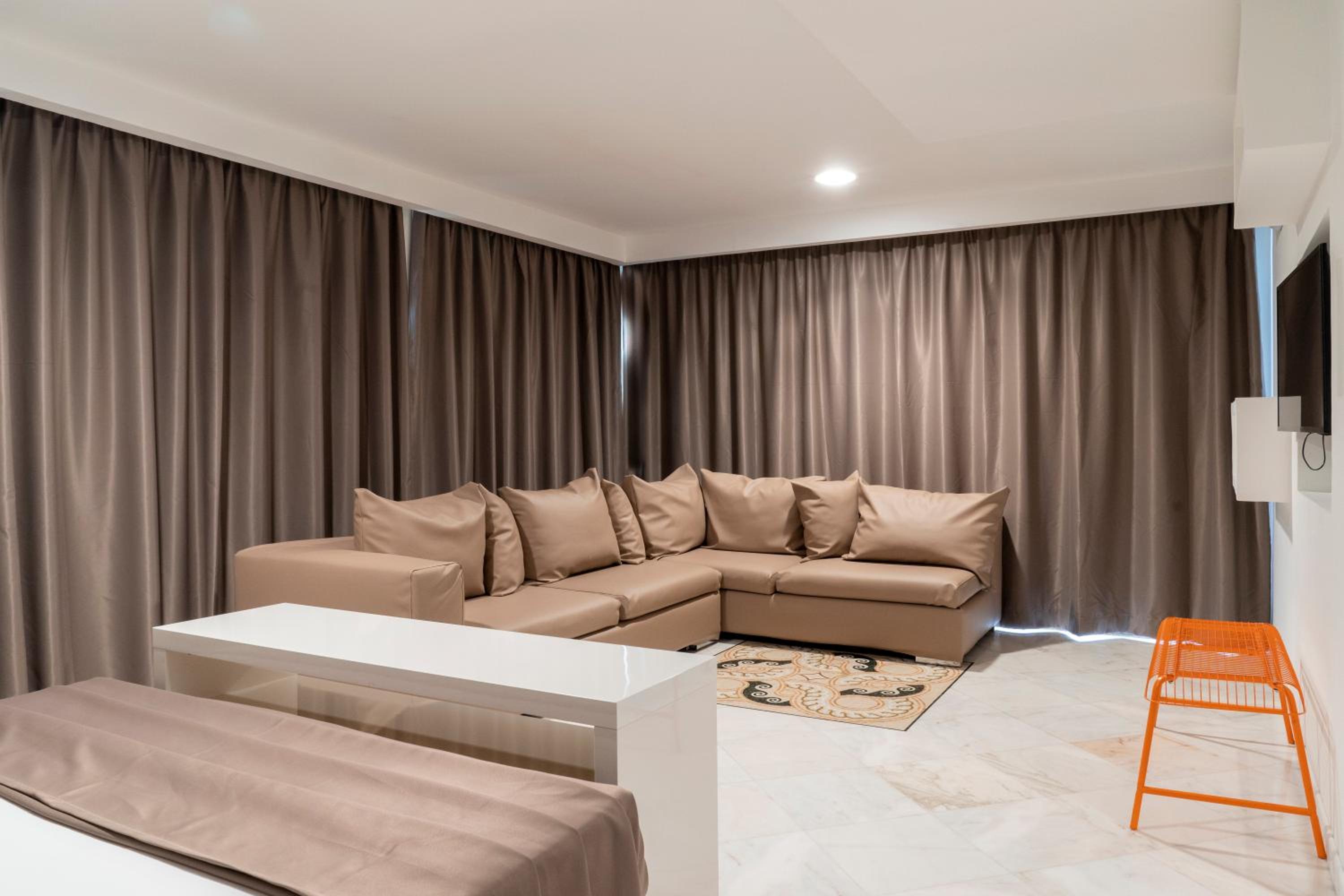 Suite with Sea View - Photo 17