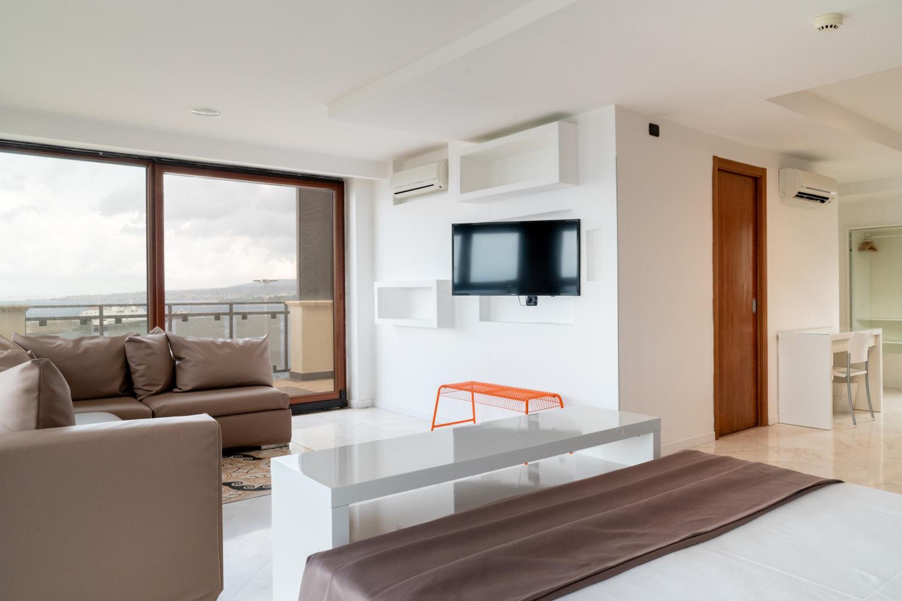 Suite with Sea View - Photo 18