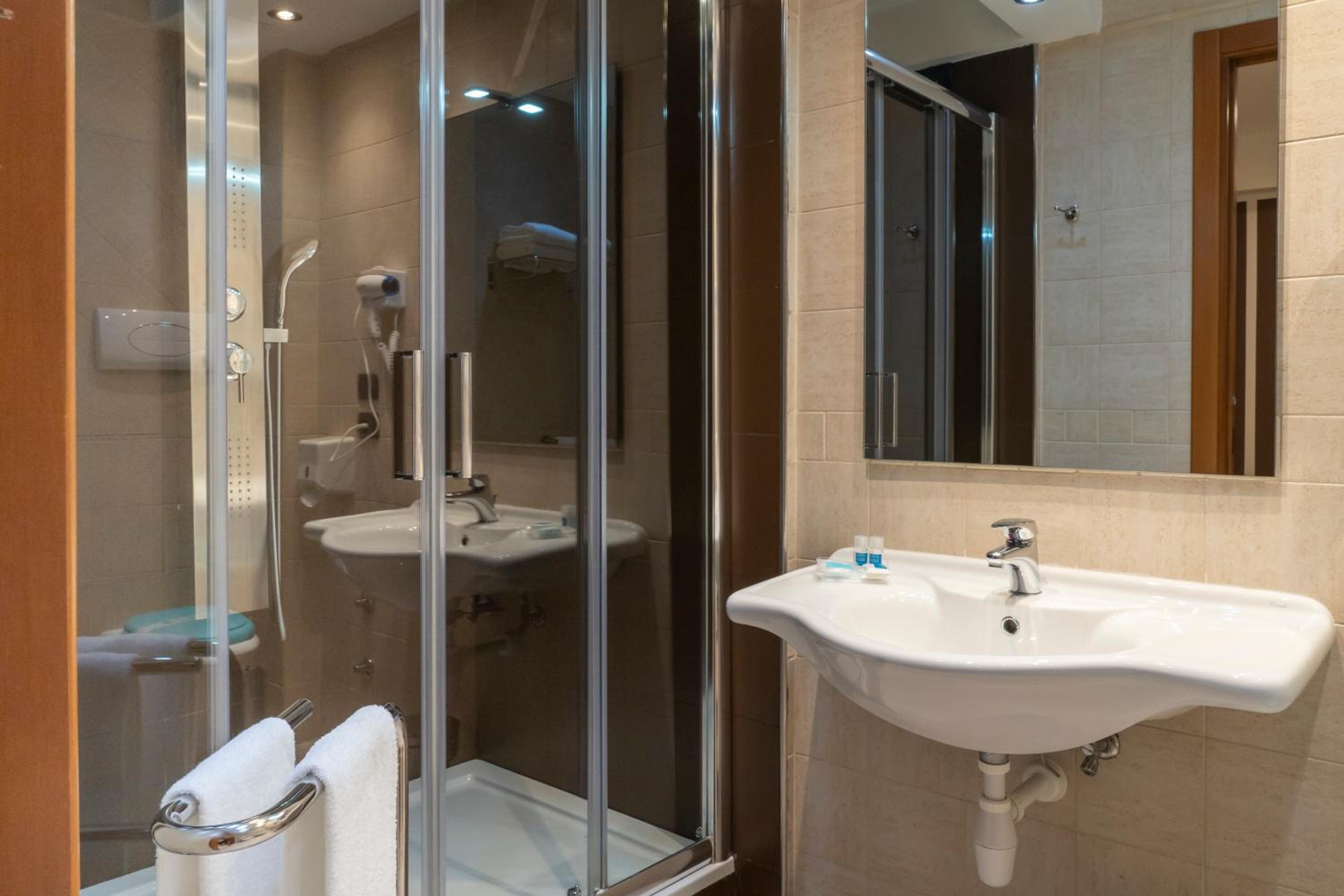 Junior Suite with Sea View - Photo 7