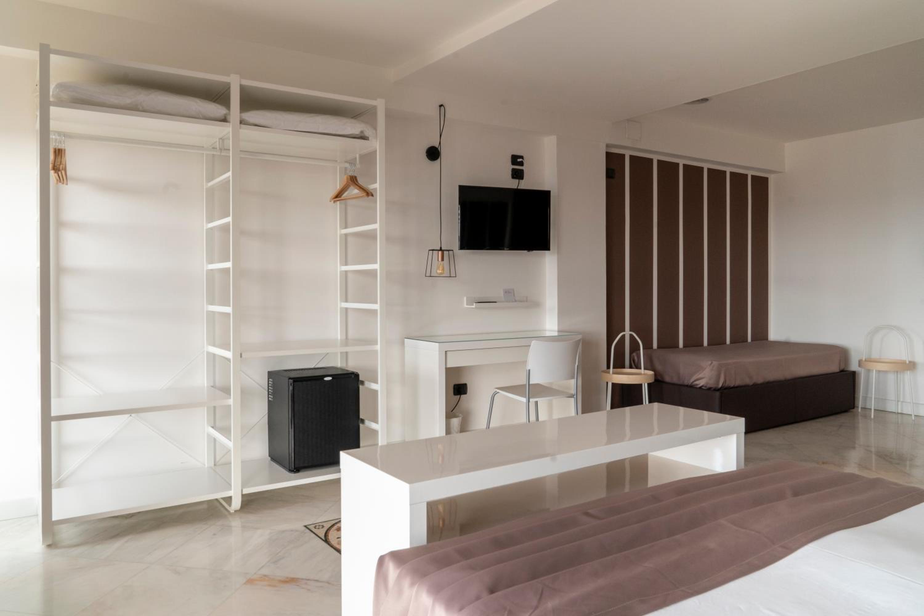 Junior Suite with Sea View - Photo 9