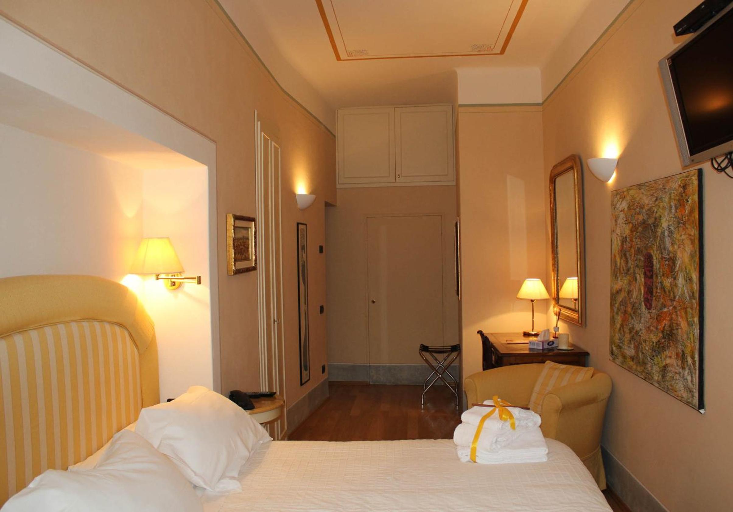 Standard Double Room - Photo 5