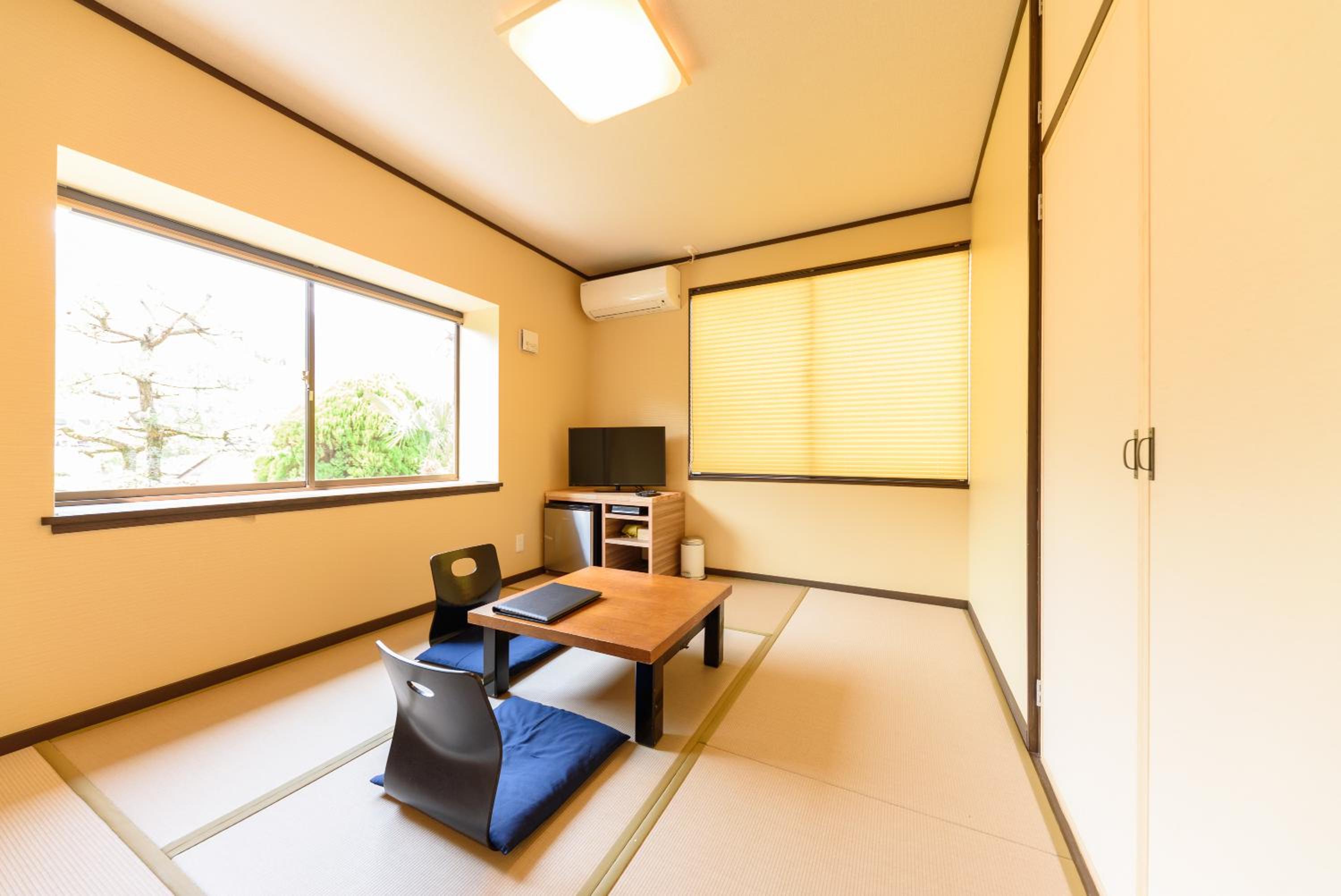 Japanese-Style Twin Room with Shared Bathroom - Annex (Adult Only) photo 2