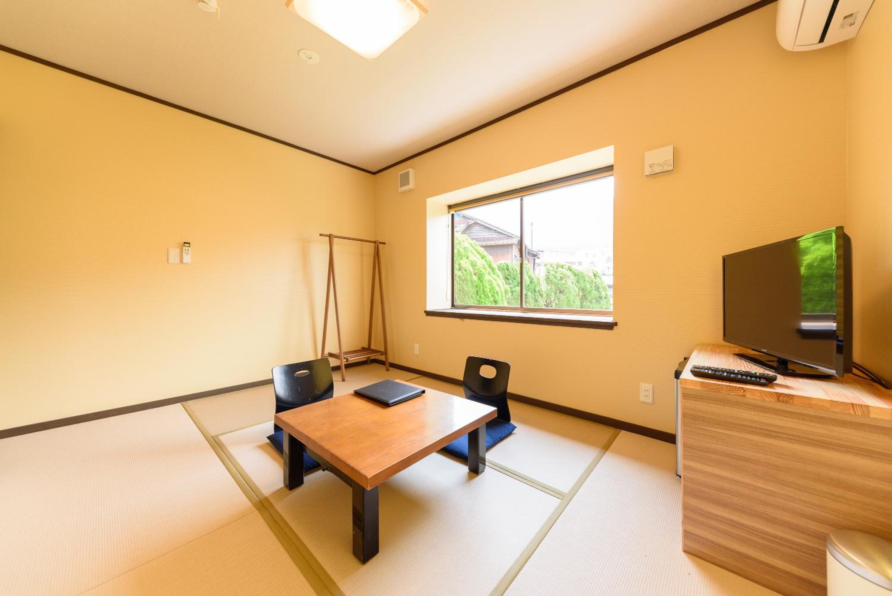 Japanese-Style Twin Room with Shared Bathroom - Annex (Adult Only) photo 1