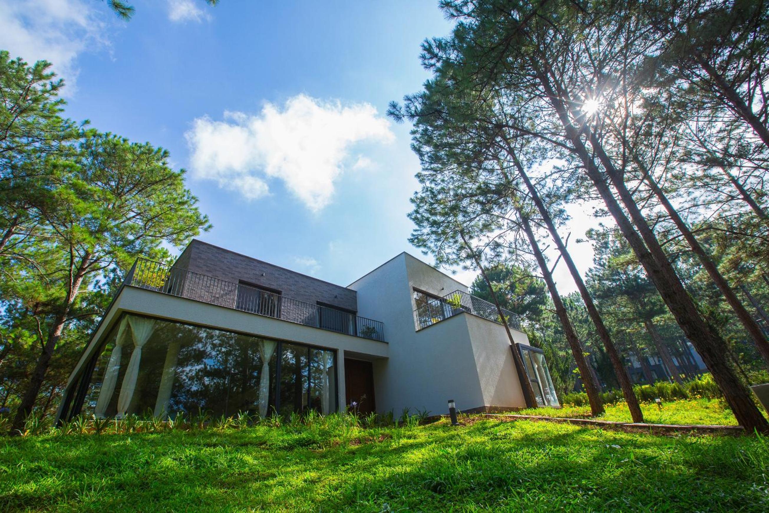Five-Bedroom Villa photo 3