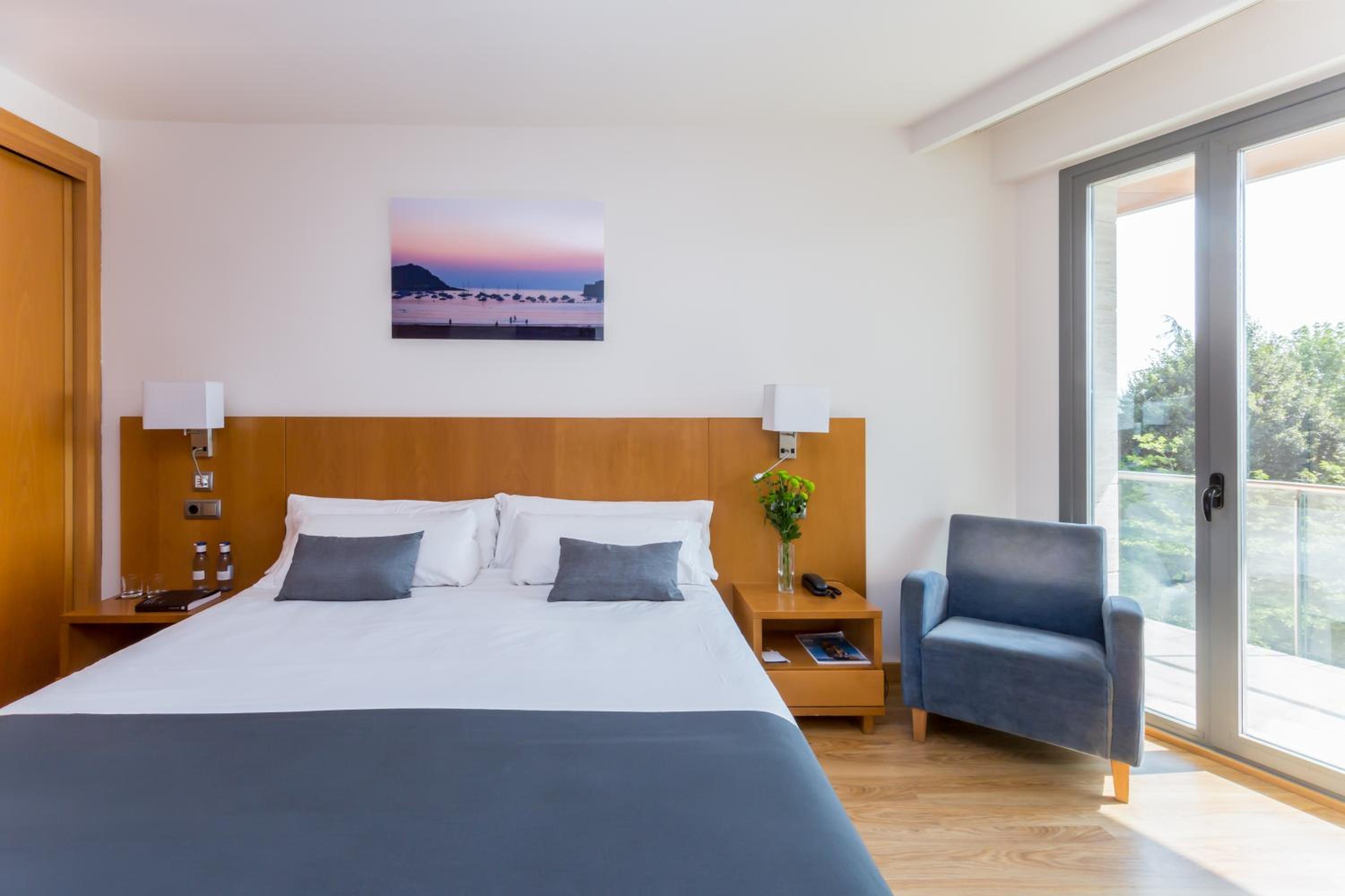 Superior Double Room with Balcony - Photo 2