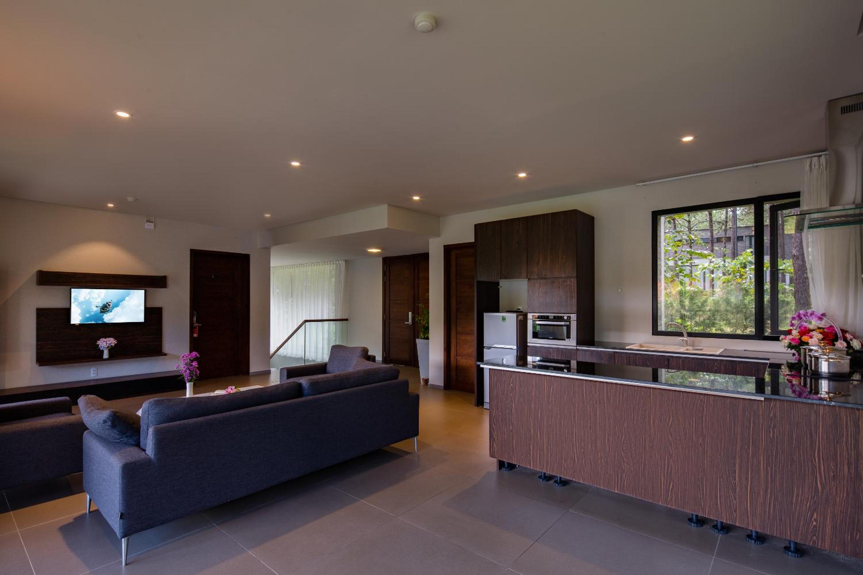 Five-Bedroom Villa photo 2