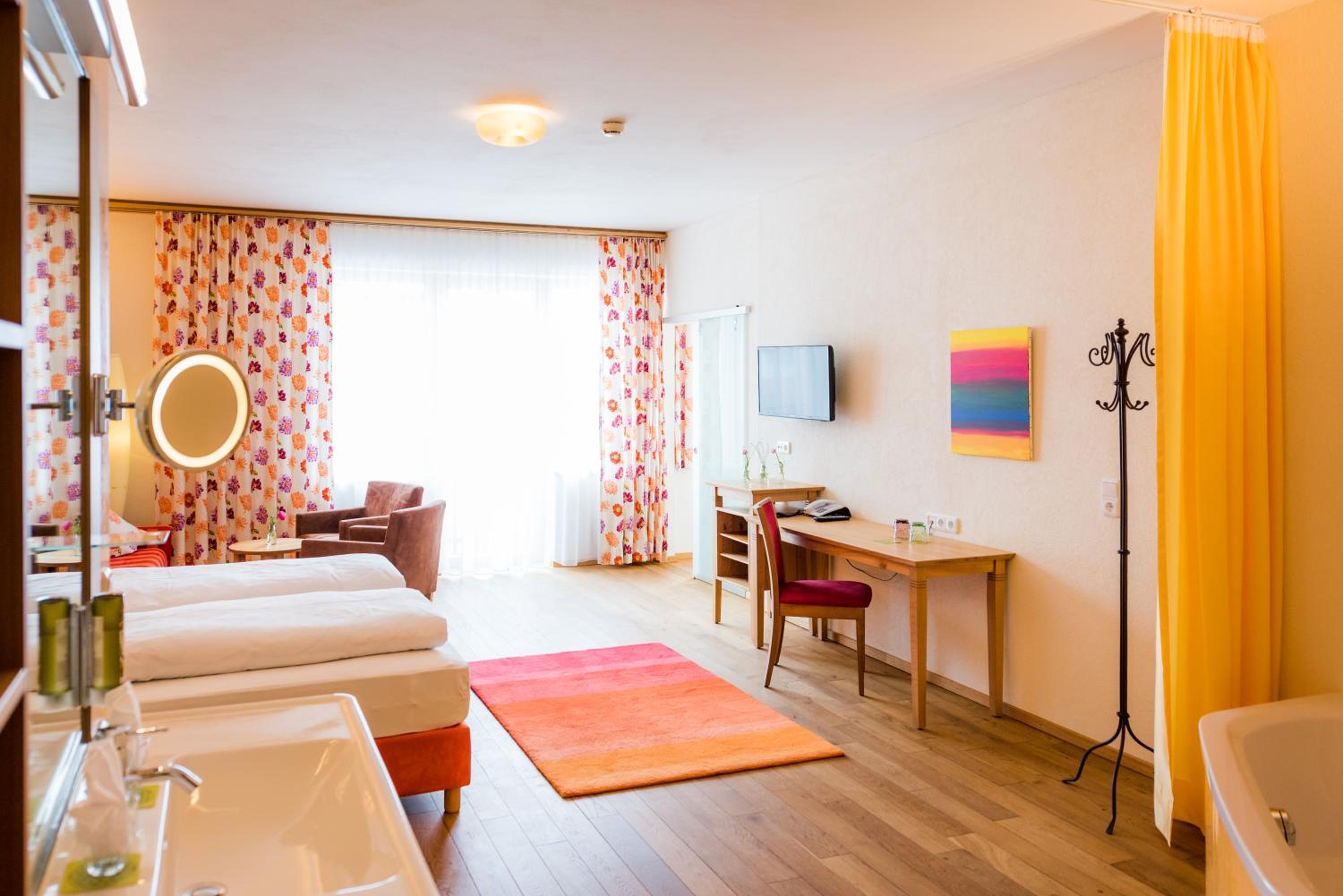 Suite with Balcony - Photo 8