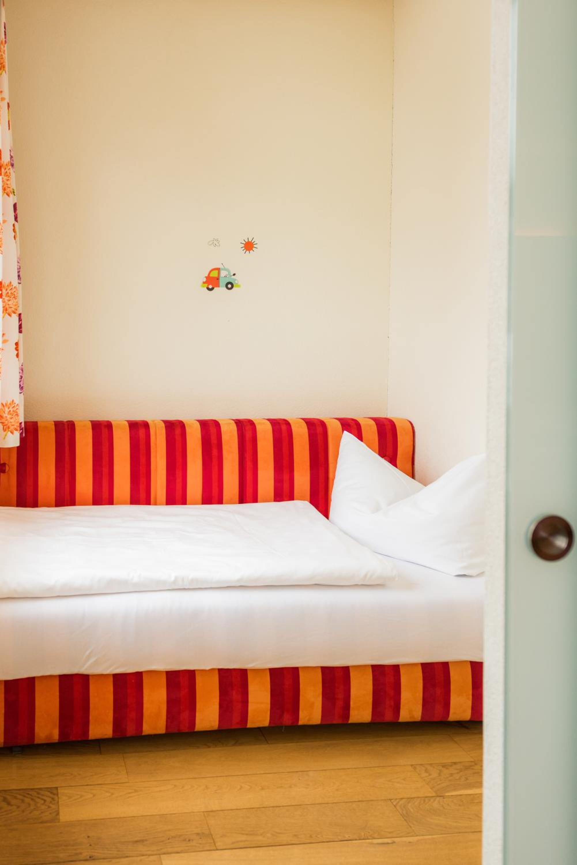 Suite with Balcony - Photo 7