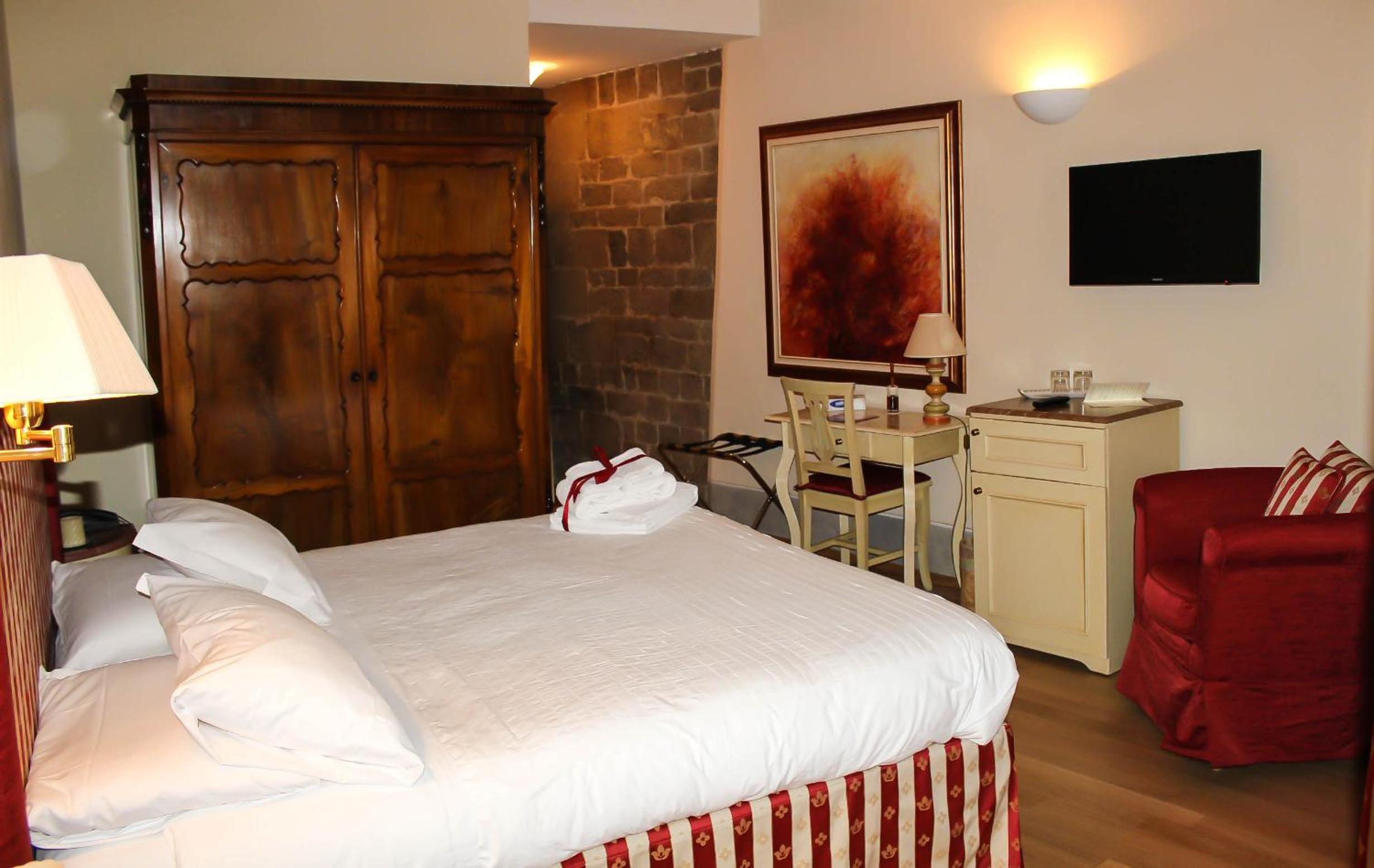 Classic Double or Twin Room - Photo 1