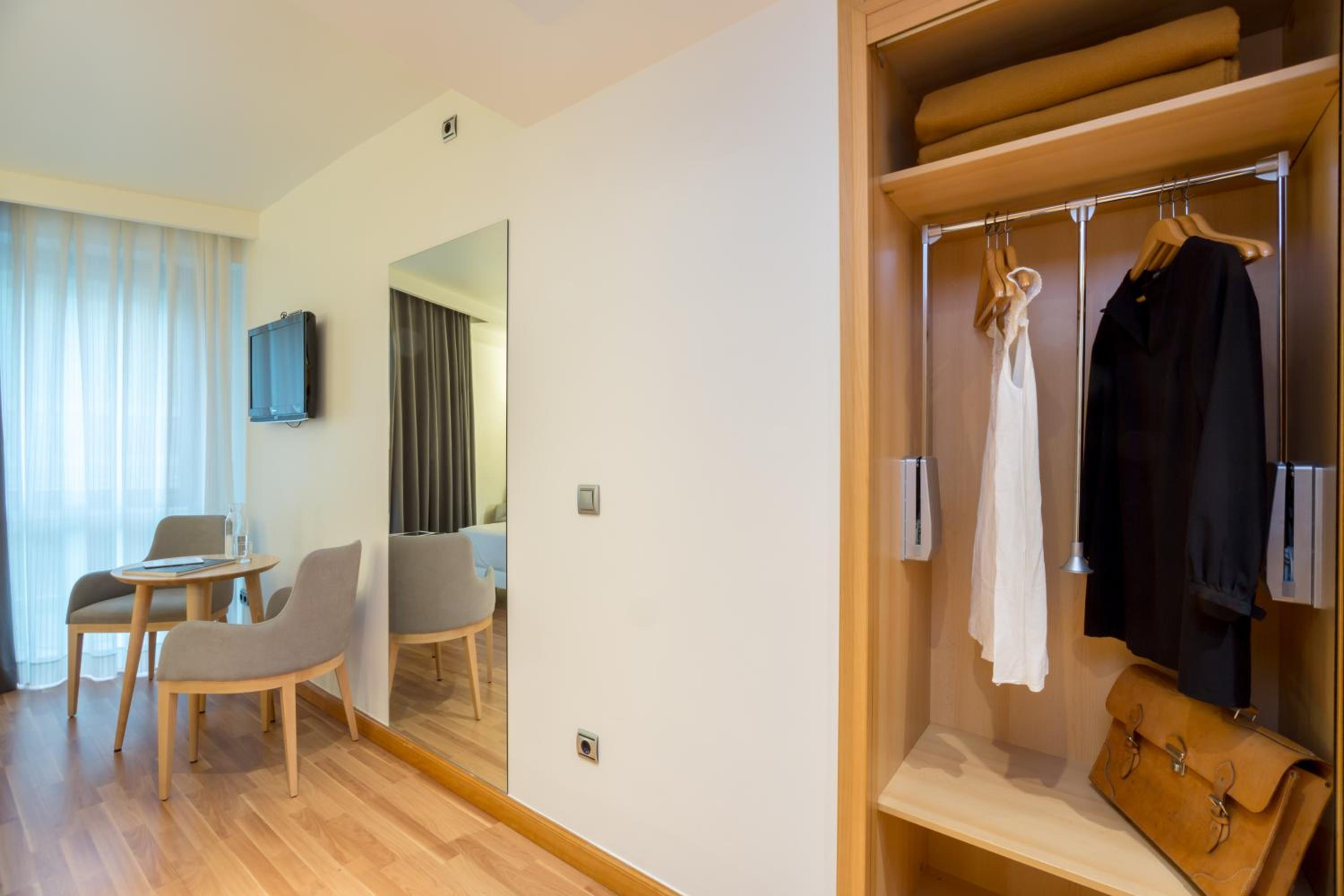 Double or Twin Room - Photo 6