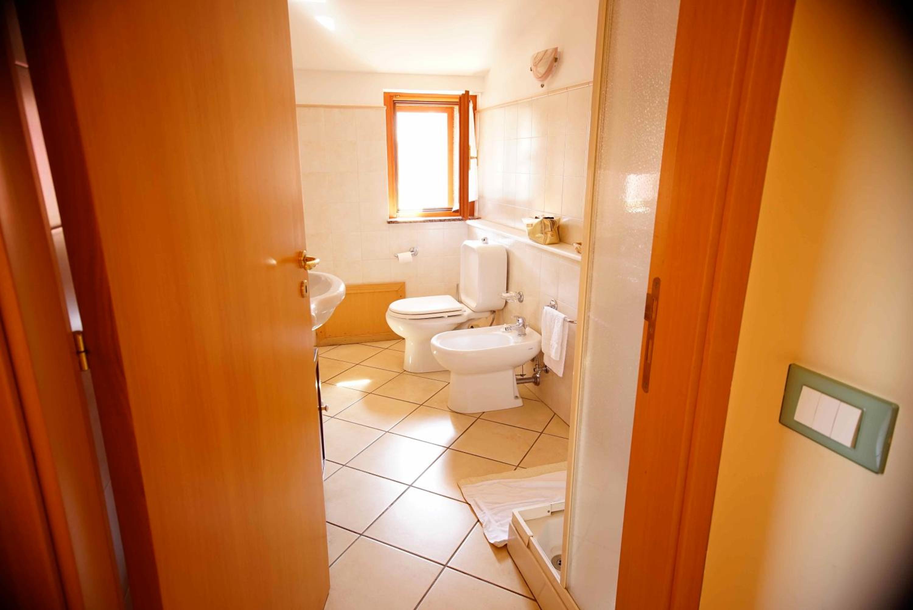 Double or Twin Room - Photo 2