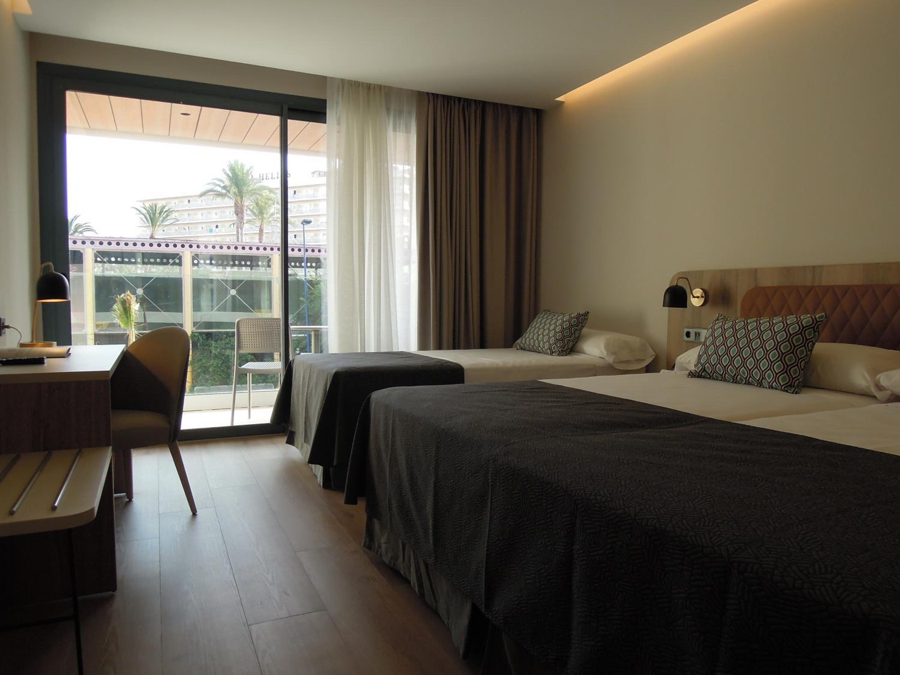 Habitación triple con vista a la ciudad (2 adultos + 1 niño)